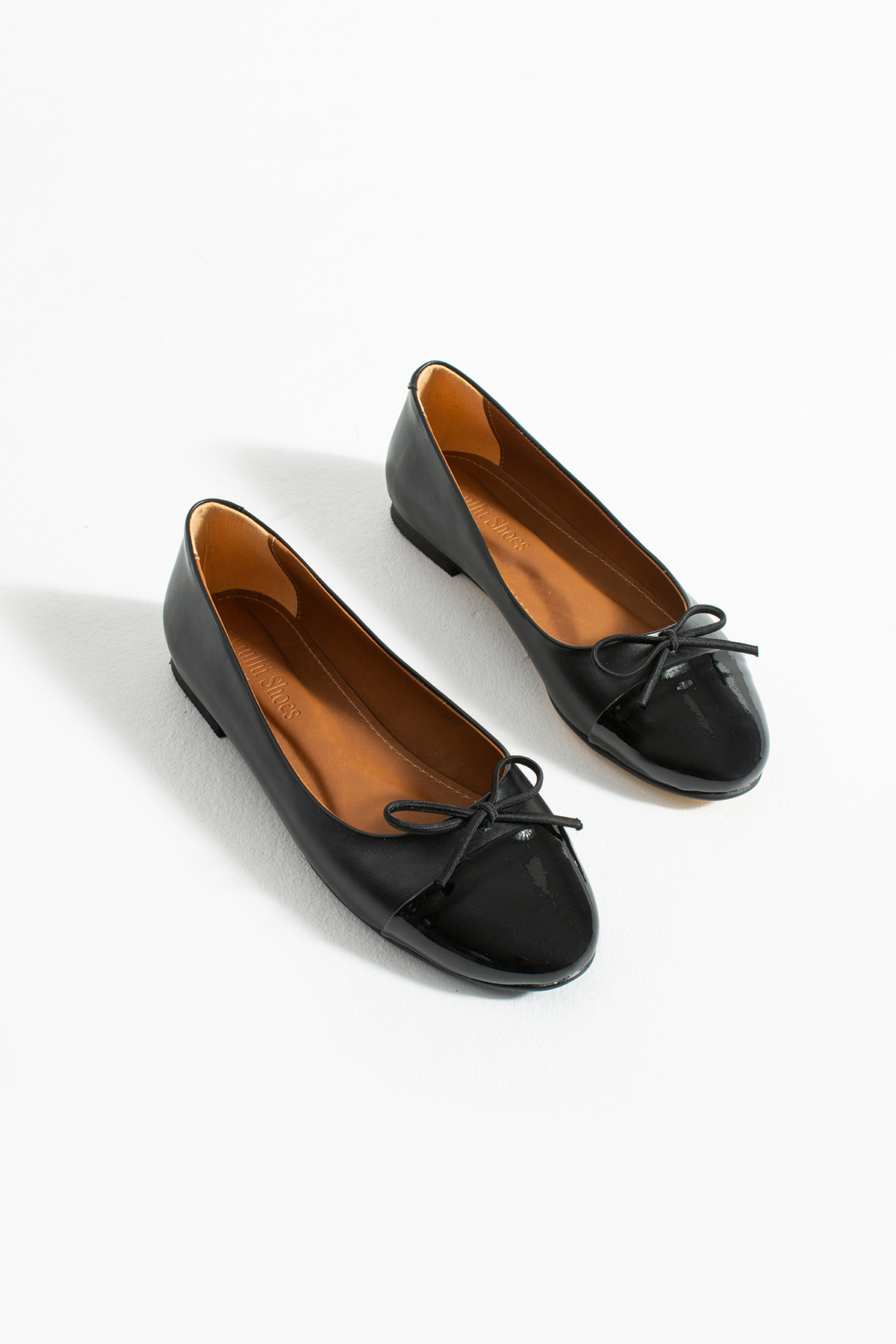 Güllü Shoes  Siyah Rugan Burunlu Fiyonk Detaylı Kadın Babet – Vegan Deri, Kaymaz Taban, Günlük & Ofis Şıklığı - Görsel 5