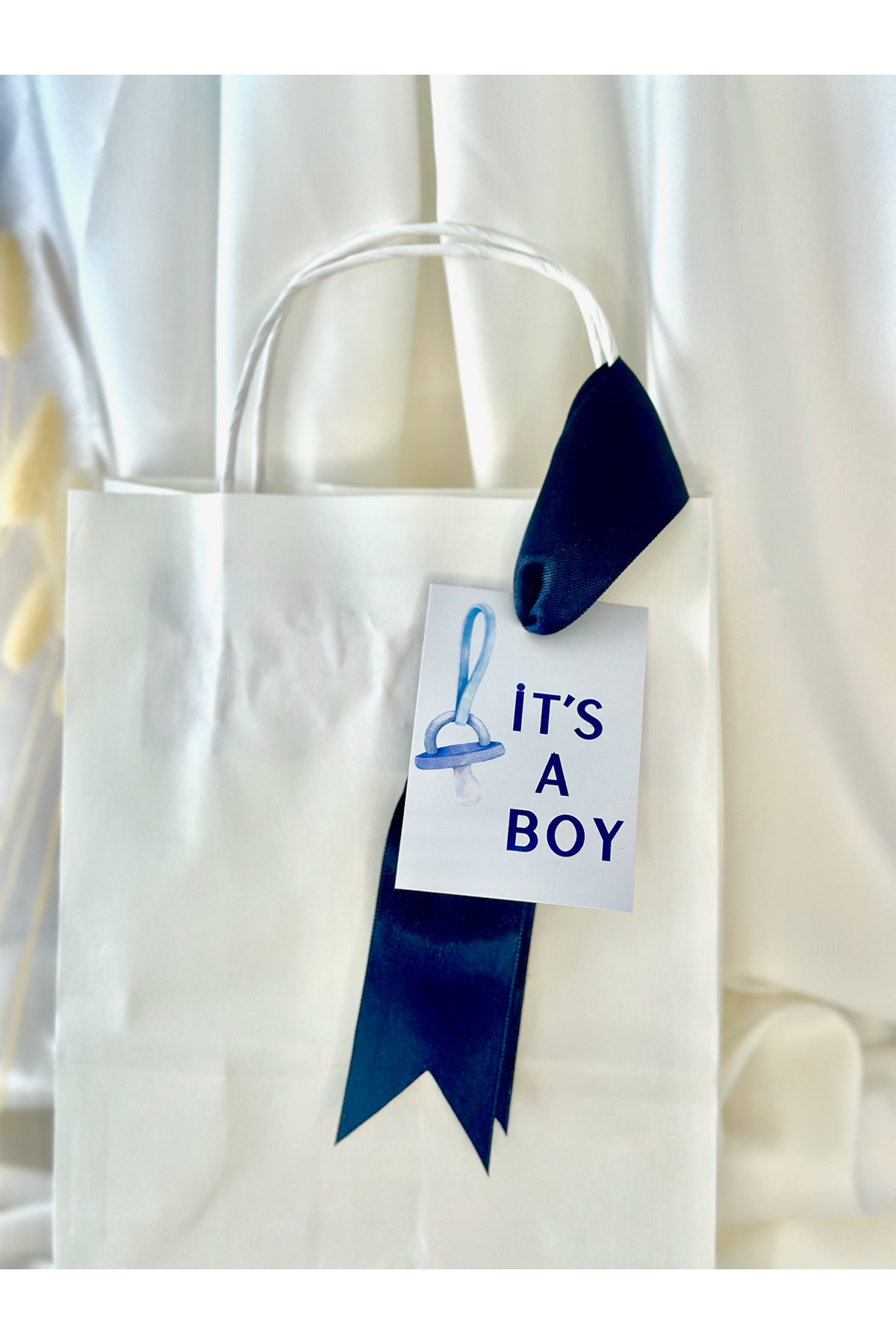 ATOLYE498 10ADET MAVİ İT'S A BOY ETİKETLİ BEYAZ KRAFT KAĞIT-KARTON ÇANTA-HEDİYELİK ÇANTA/DOĞUM GÜNÜ/YENİ DOĞAN fotoğrafı 2 (önizleme)