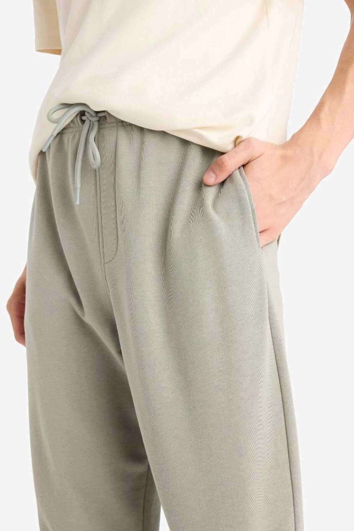 DeFacto-New Season Regular Fit Basic Plain Jogger Tracksuit with Laced Waist and Elasticized Legs with Pockets 4