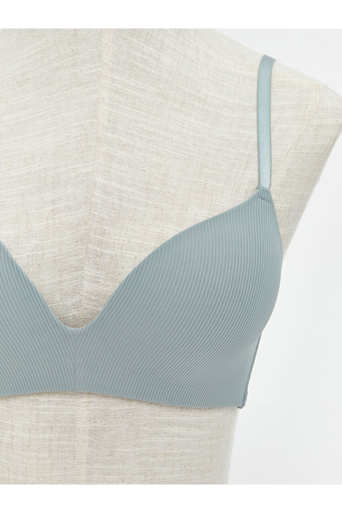 LC Waikiki-Sparkling Selections from Shining Store |   Non-Wired Unpadded Plain Bra 3