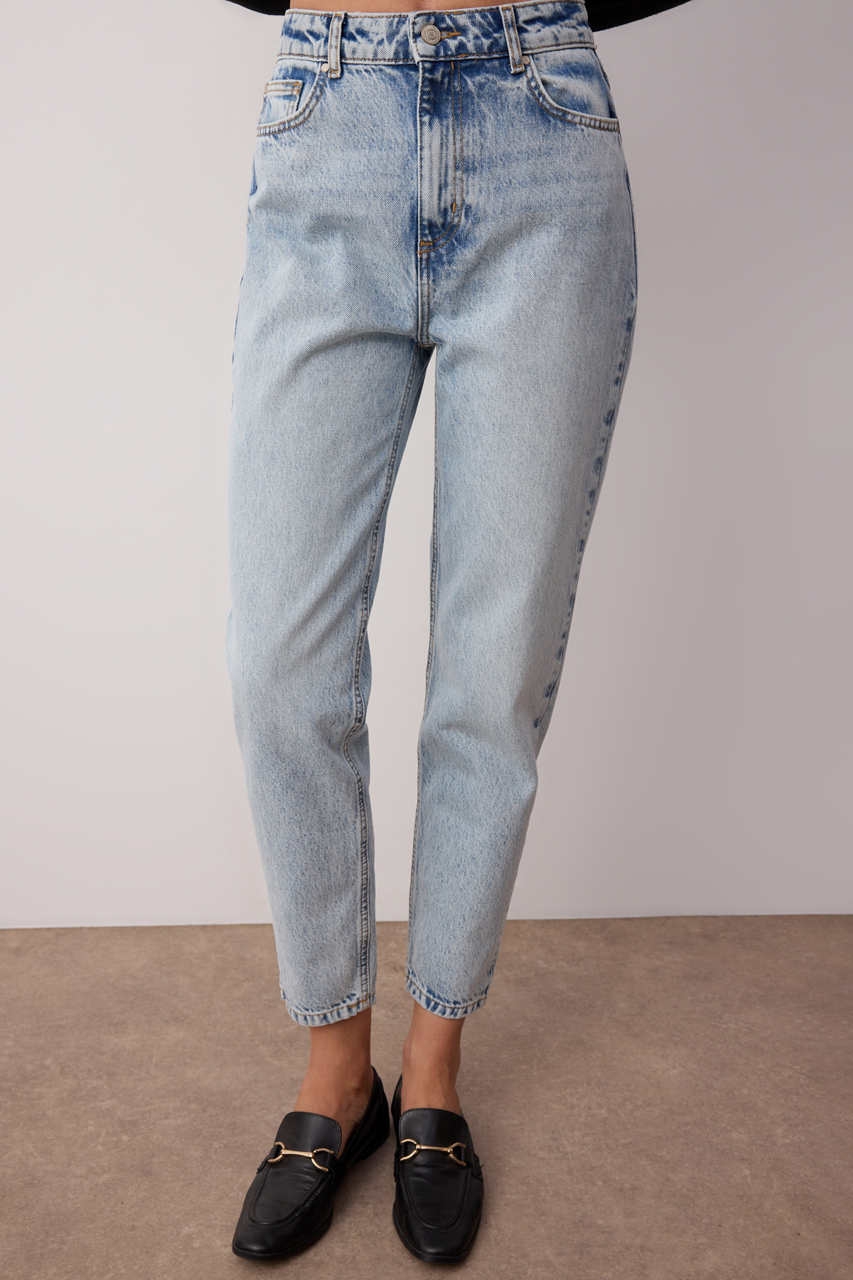 Trendyolmilla  Açık Mavi Yüksek Bel Mom %100 Pamuk Non-Stretch Jeans TWOSS25JE00277 - Görsel 3