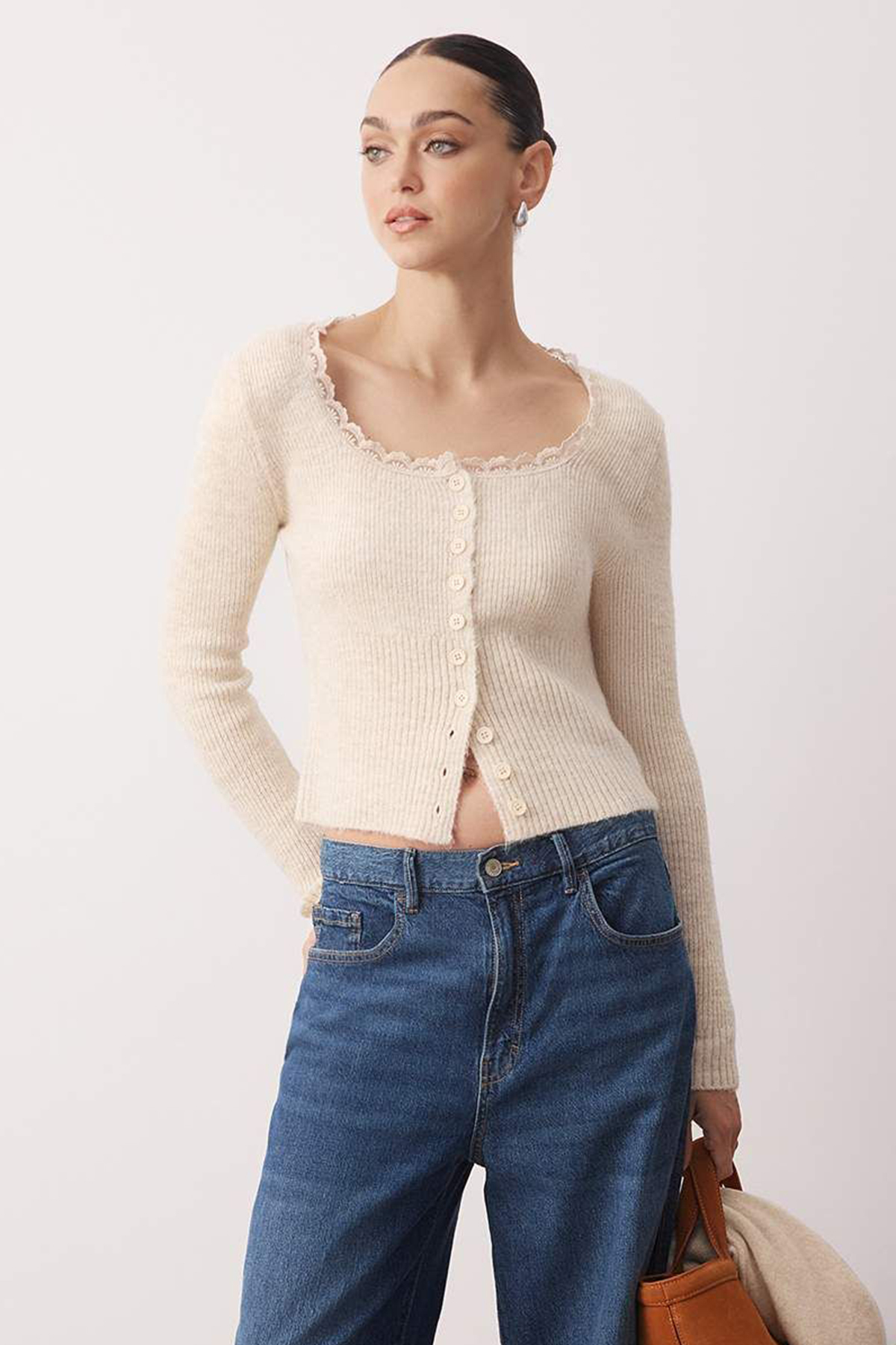 Trendyolmilla  Taş Crop Dantel Garnili Kare Yaka Yumuşak Dokulu Fitted/Vücudu Saran Triko Hırka TWOAW26HI00061