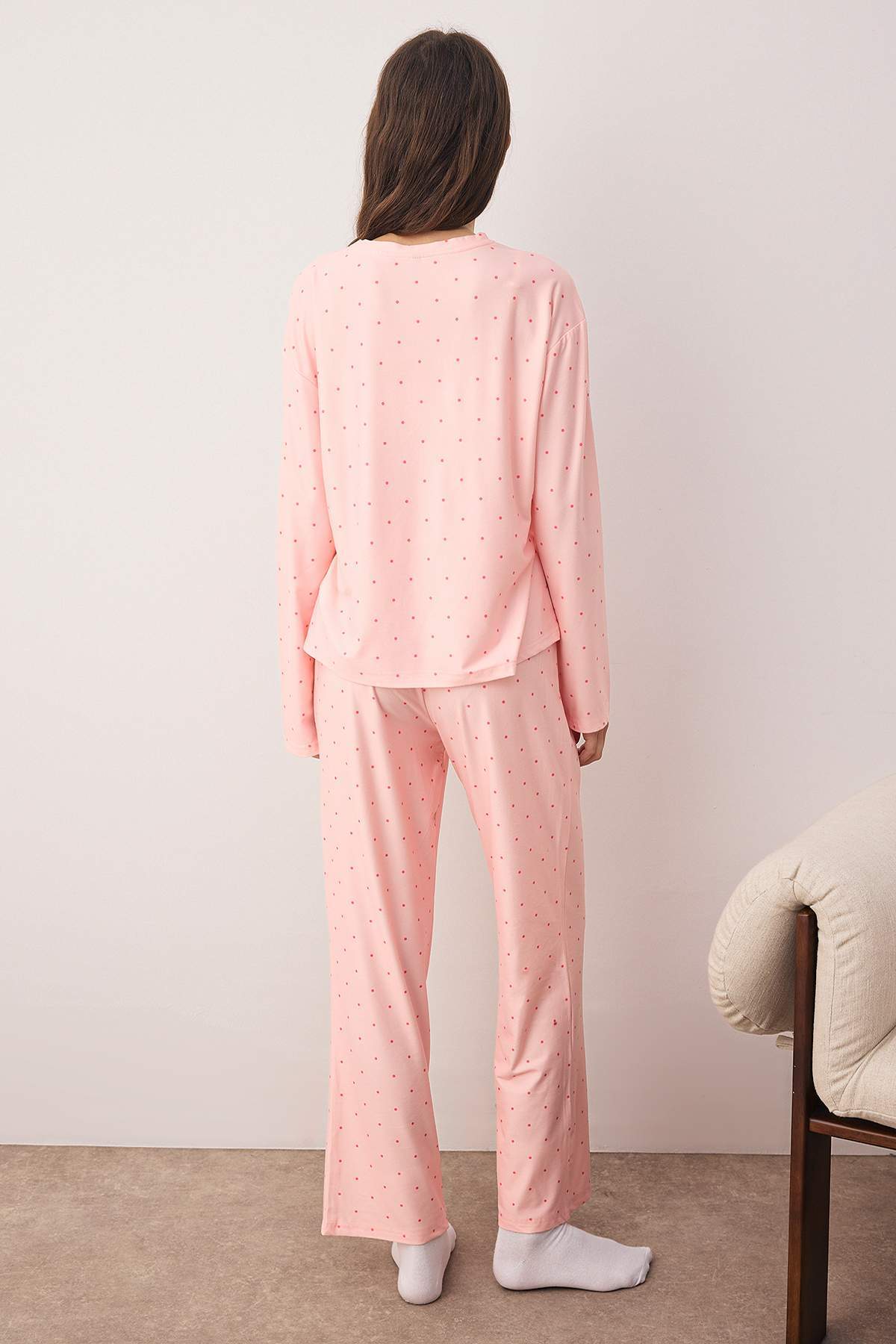 Trendyolmilla  Somon Puantiyeli Yumuşak Tuşe Örme Pijama Takımı THMAW26PT00045 - Görsel 4