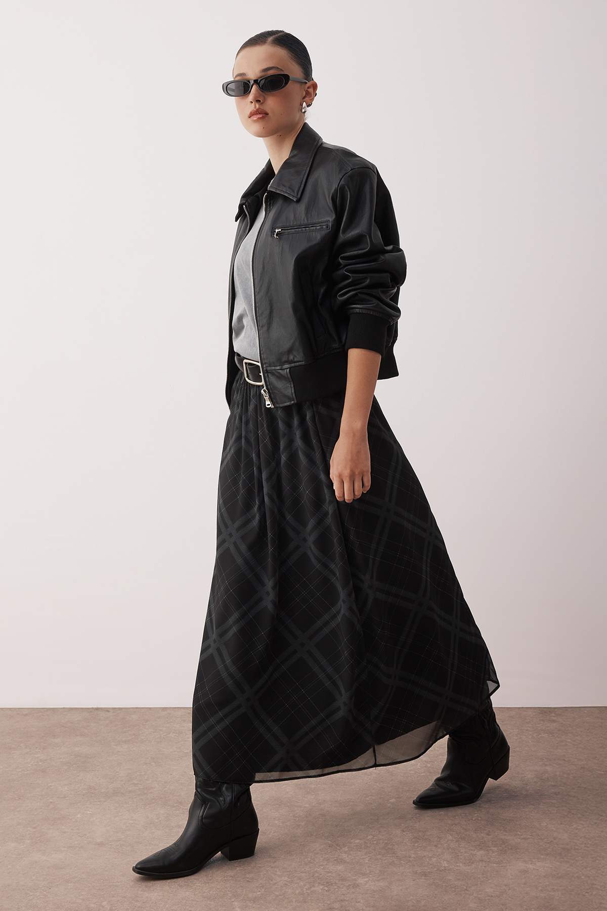 Trendyolmilla  Siyah Şifon Ekoseli Astarlı Uzun Etek TWOAW26ET00044 - Görsel 3