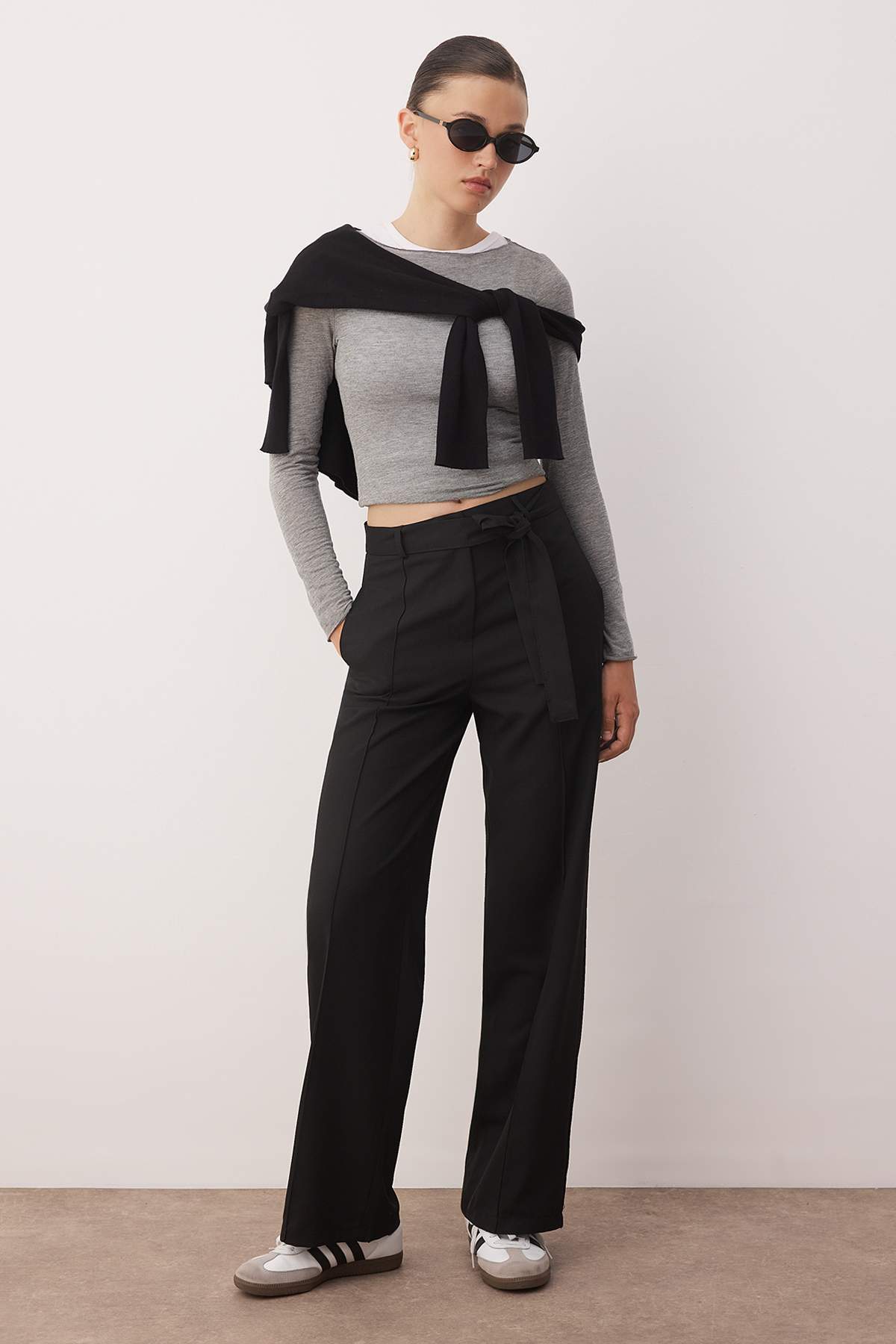 Trendyolmilla  Siyah Kuşaklı Straight/Düz Kesim Nervürlü Kumaş Pantolon TWOAW26PL00047 - Görsel 3