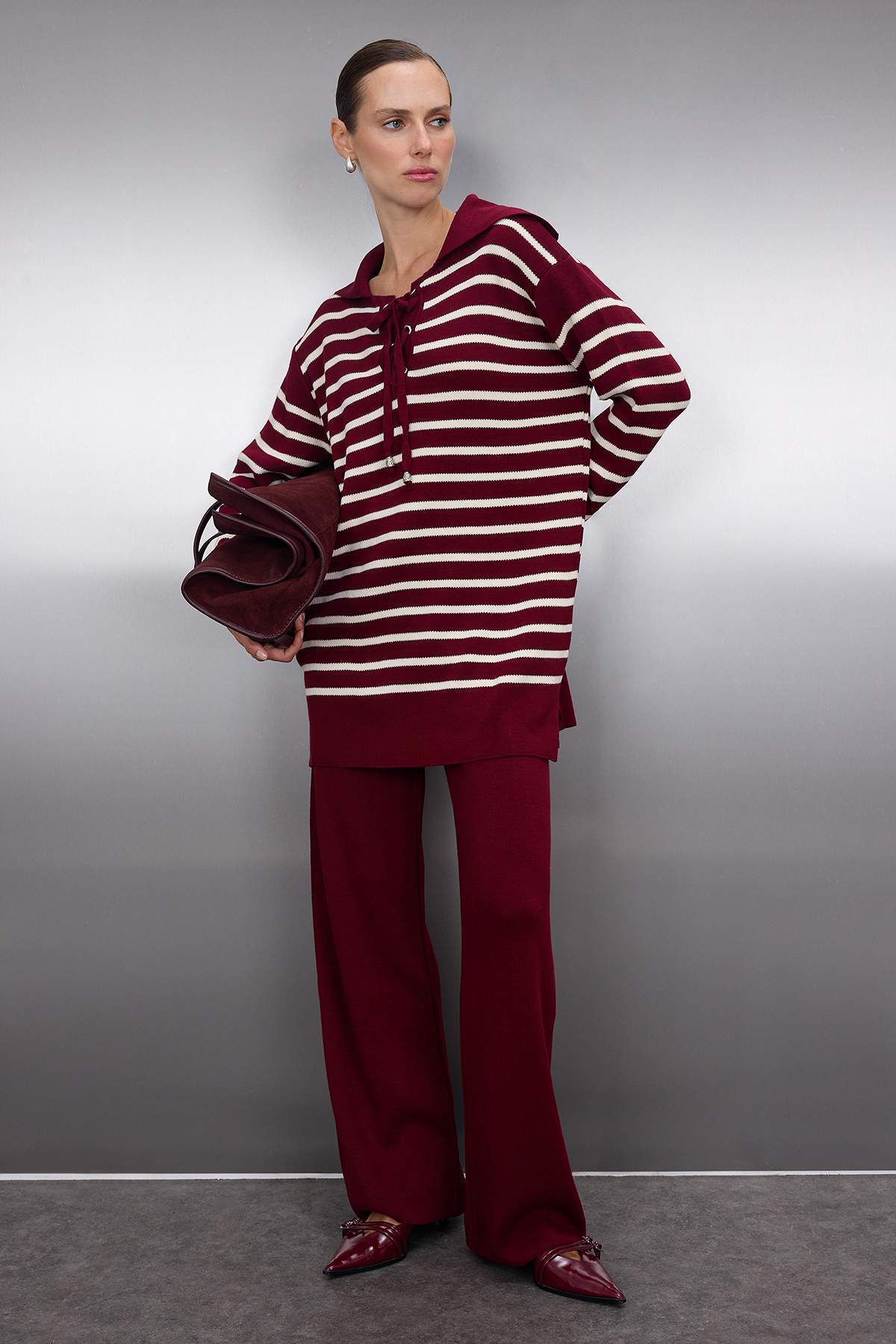 Trendyolmilla Modest Bordo Çizgili Yakası Bağlama Detaylı Kazak-Pantolon Triko Alt-Üst Takım TCTAW24US00080