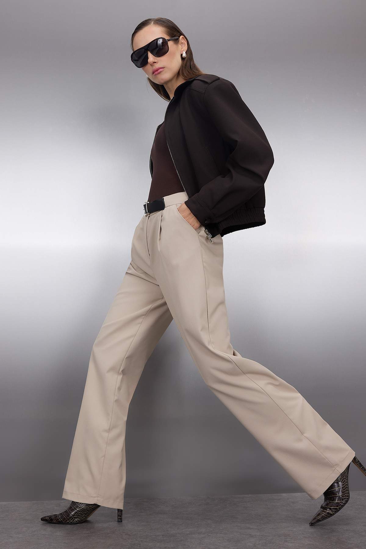 Trendyolmilla  Bej Kemerli Straigt/Düz Kesim Pantolon TWOAW25PL00046 - Görsel 2