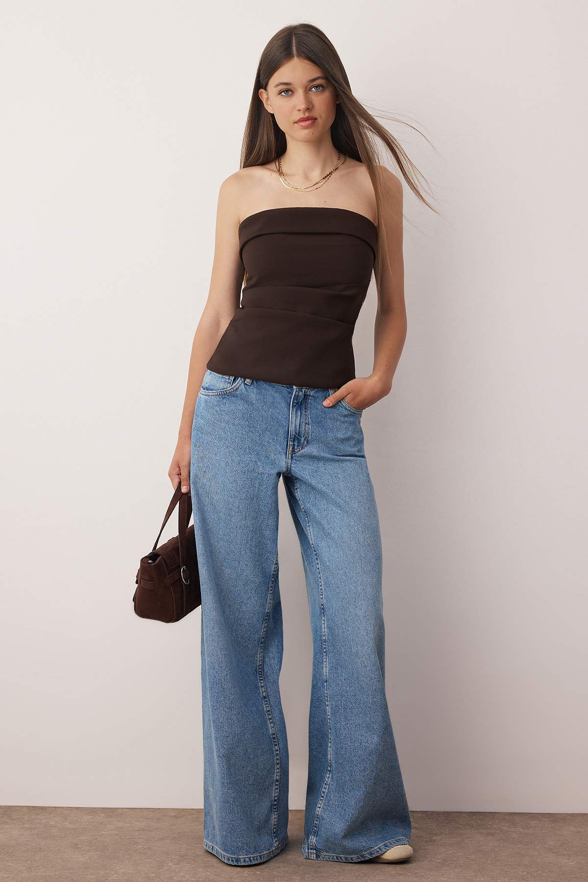 Trendyolmilla  Kahverengi Straplez Fitted Drapeli Dokuma Bluz TWOSS24BZ00348