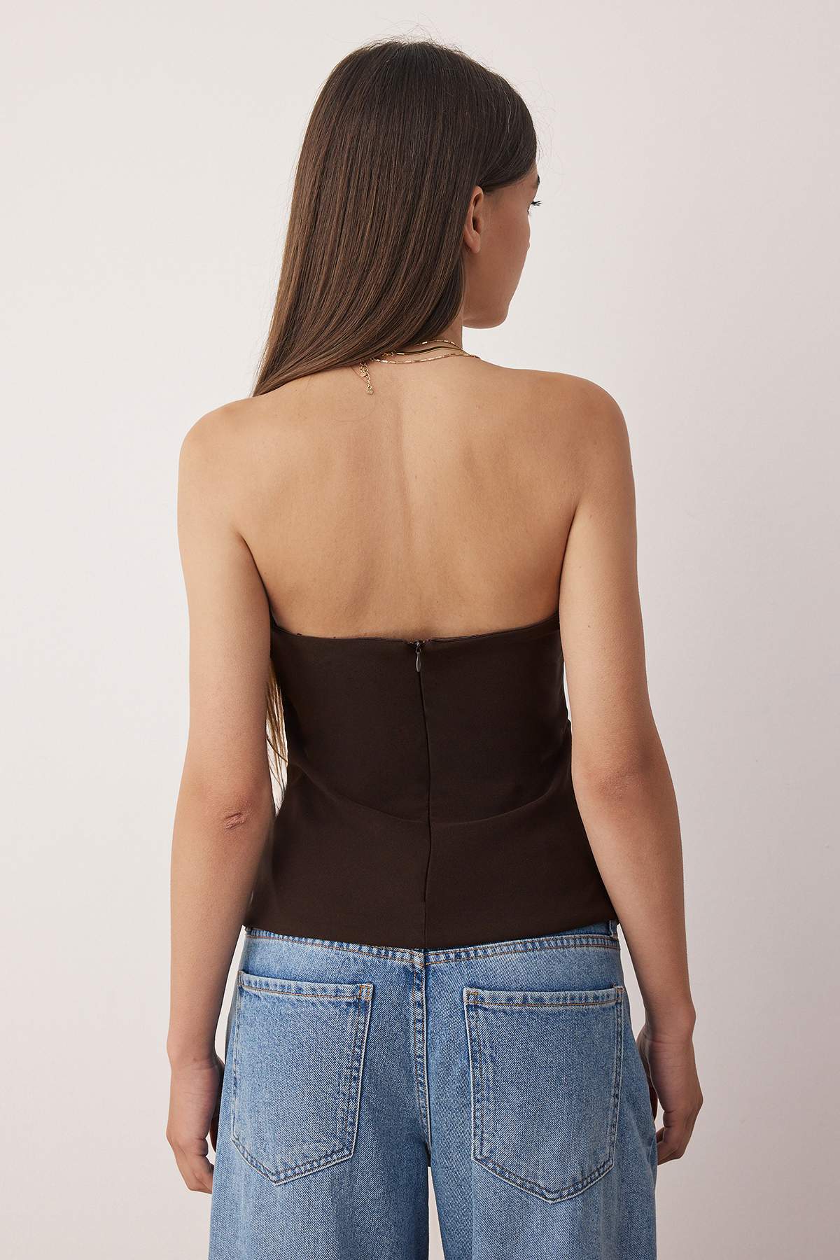 Trendyolmilla  Kahverengi Straplez Fitted Drapeli Dokuma Bluz TWOSS24BZ00348 - Görsel 4