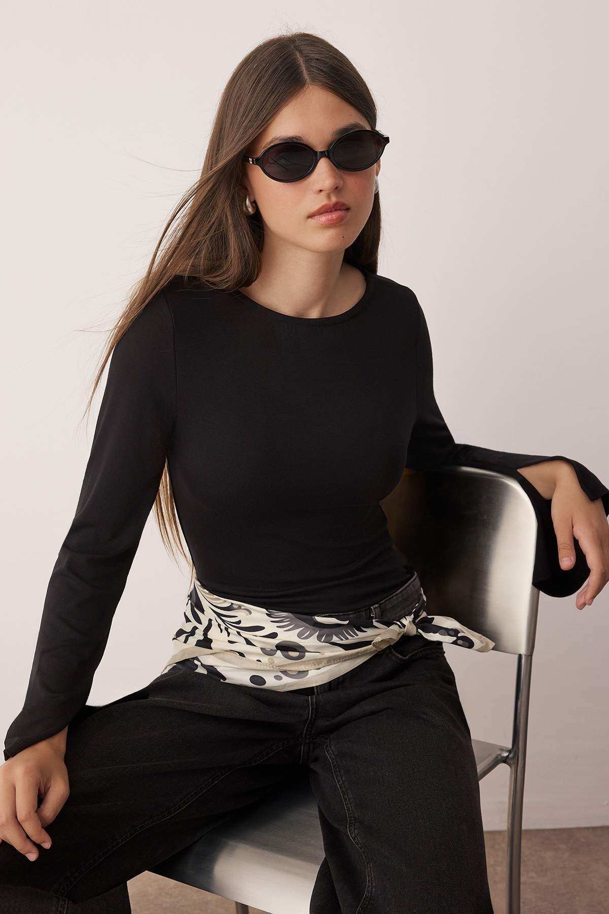 Trendyolmilla Siyah Fitted/Vücuda Oturan Kayık Yaka Yumuşak kumaşlı Uzun Kollu Esnek Örme Bluz TWOAW26BZ00129