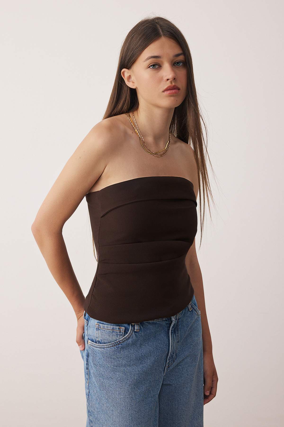 Trendyolmilla  Kahverengi Straplez Fitted Drapeli Dokuma Bluz TWOSS24BZ00348 - Görsel 2