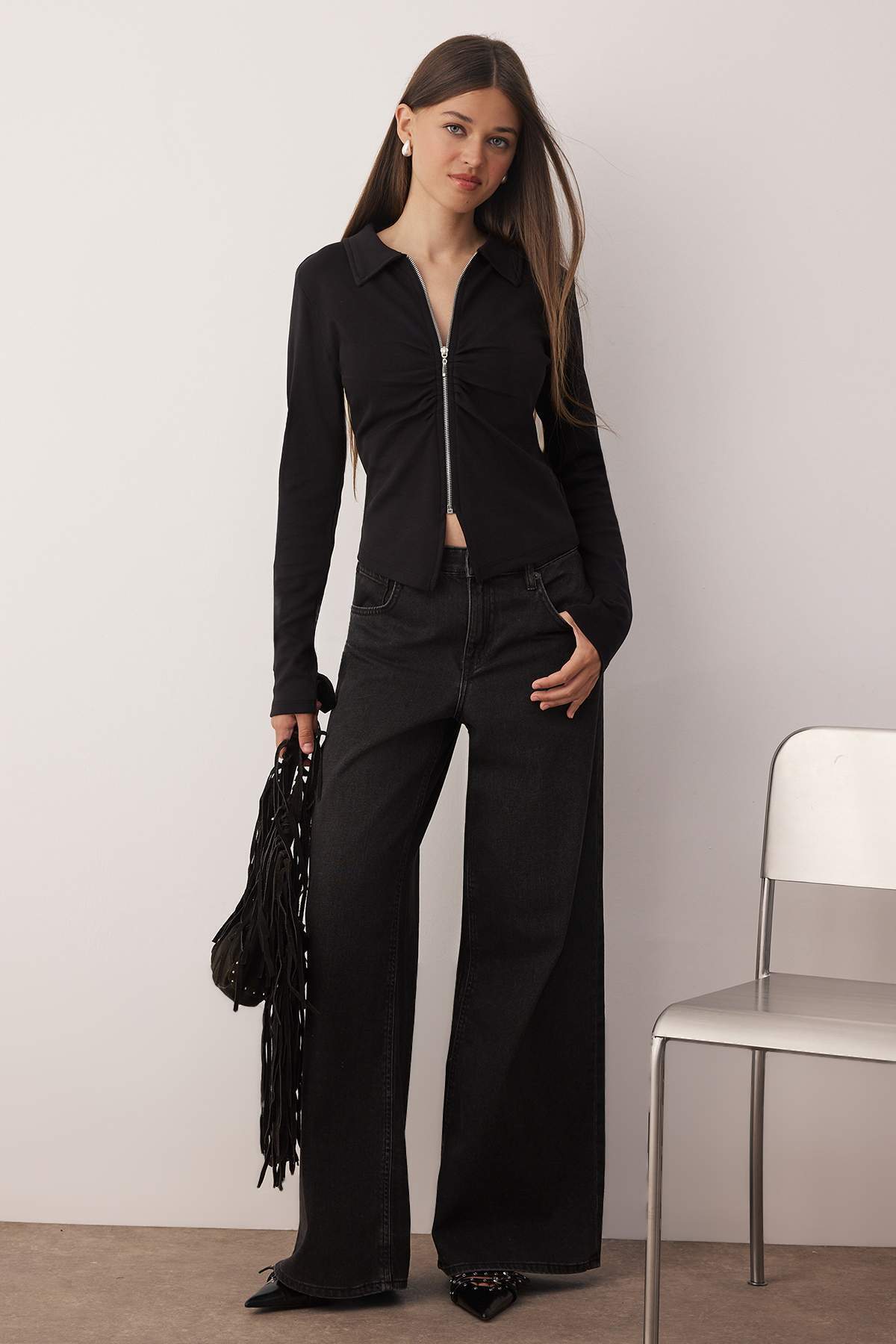 Trendyolmilla  Siyah Polo Yaka Fermuarlı Büzgülü Vücuda Oturan Esnek Örme Bluz TWOAW26BZ00169 - Görsel 2