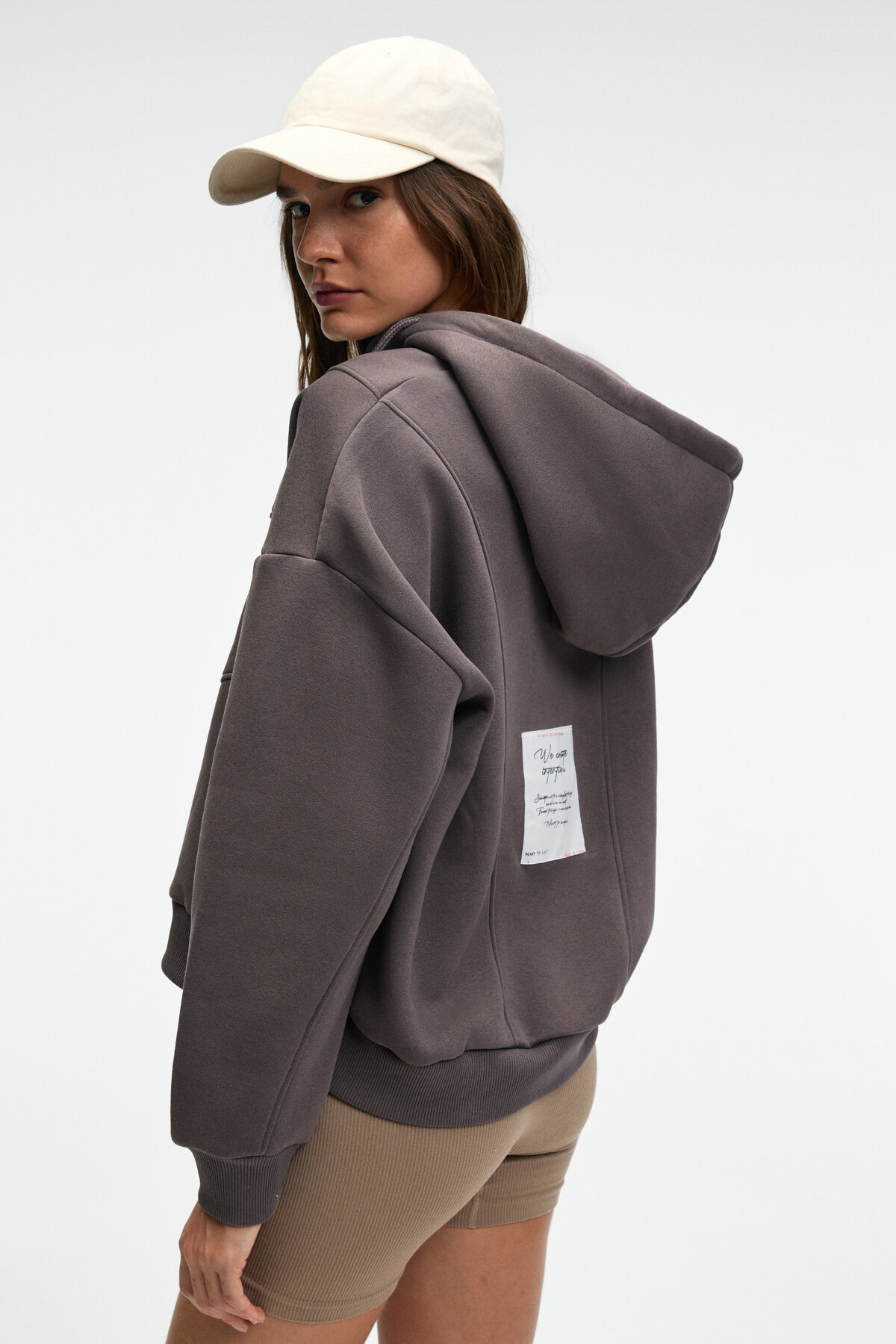 GRIMELANGE  VYSELLE Kadın Önü Kesikli Metal Fermuarlı Kapüşonlu Etiket Detaylı Oversize Antrasit Sweatshirt - Görsel 2