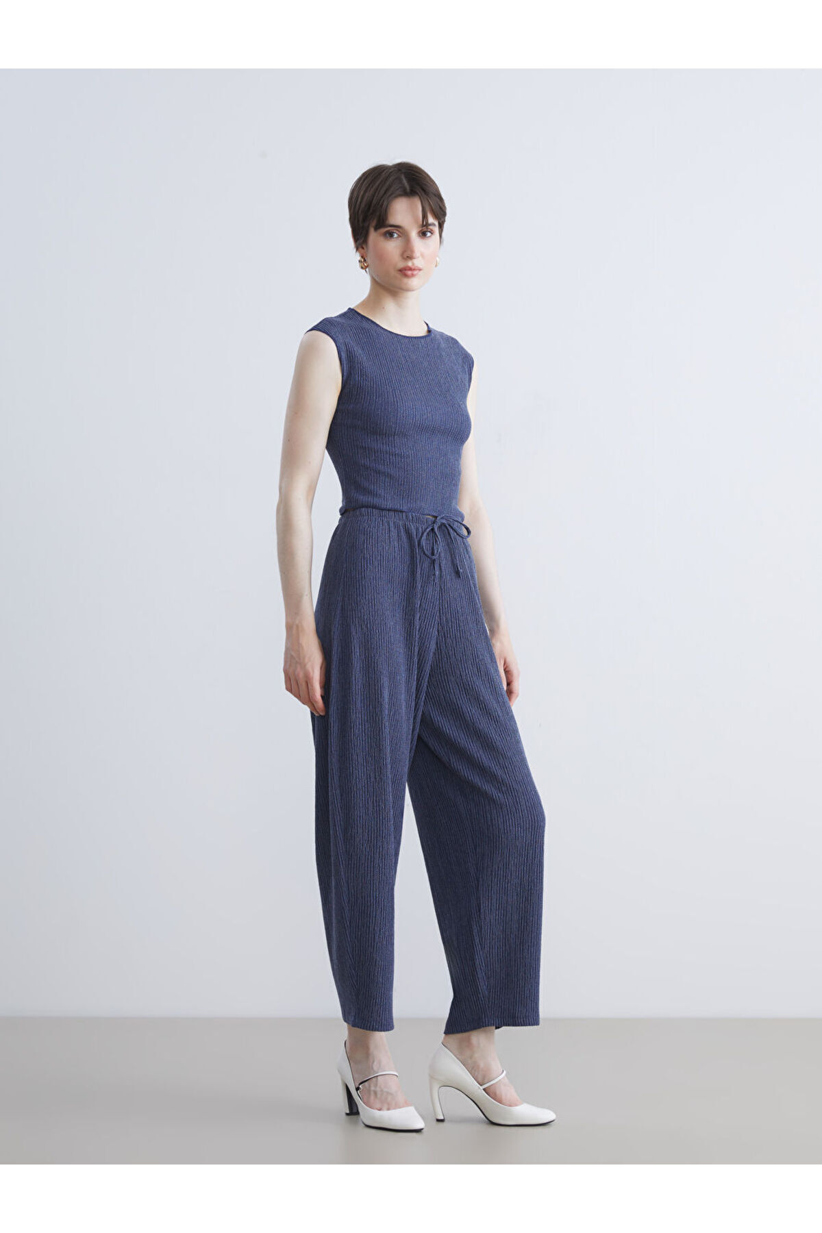 LC Waikiki-Create Your Style from Uzg Store |   Textured Women's Trousers with Elastic Waist 2
