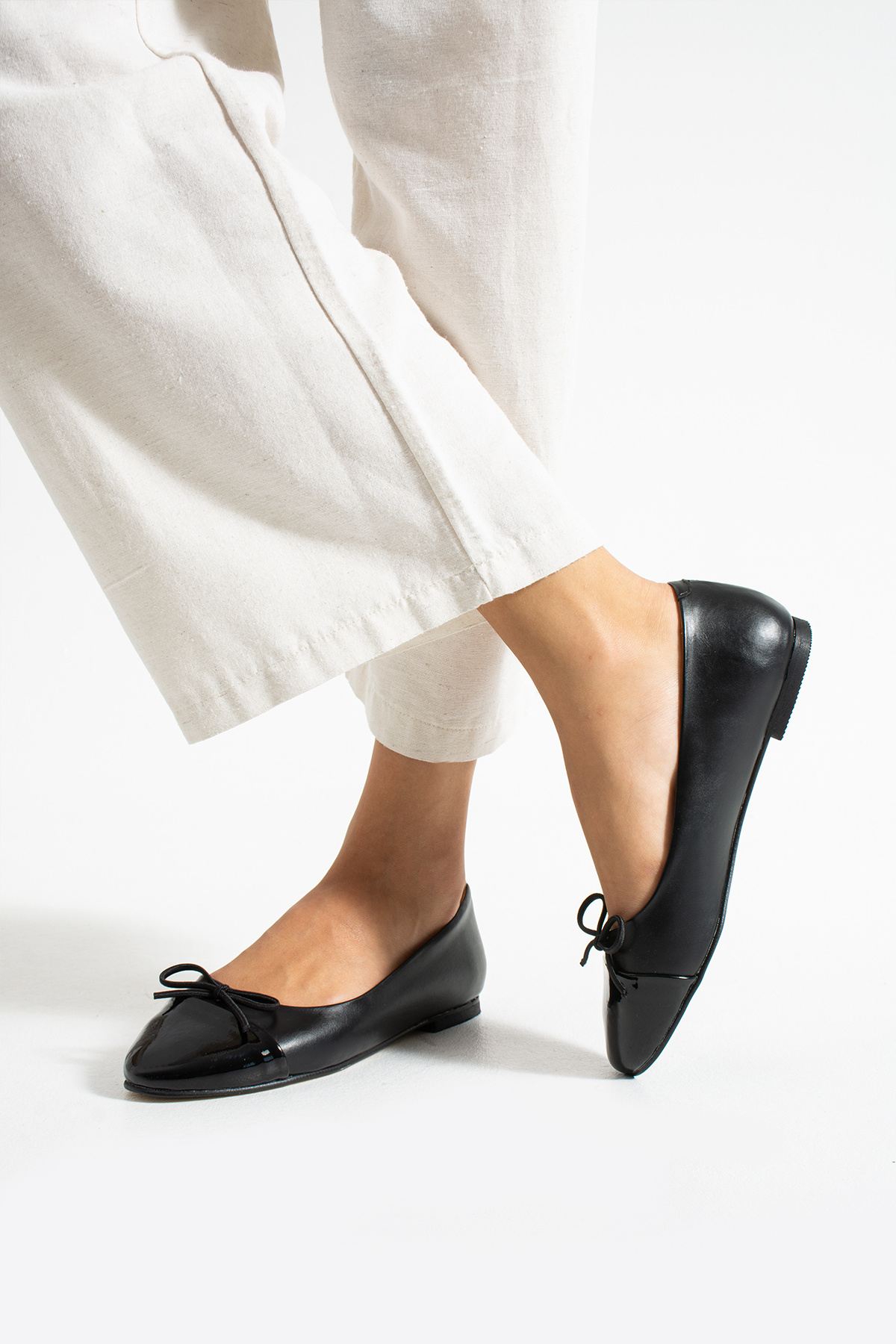 Güllü Shoes  Siyah Rugan Burunlu Fiyonk Detaylı Kadın Babet – Vegan Deri, Kaymaz Taban, Günlük & Ofis Şıklığı - Görsel 3