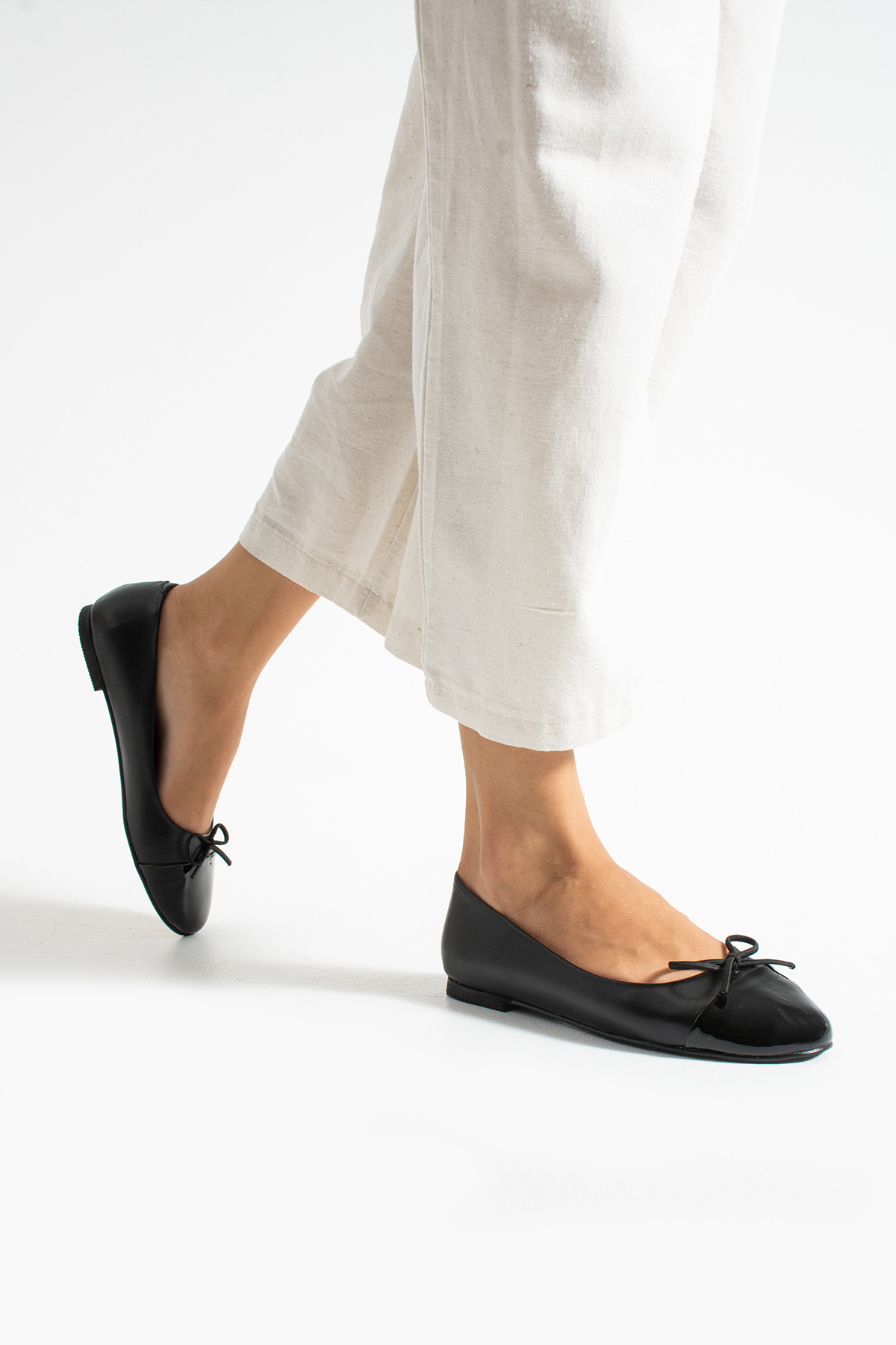 Güllü Shoes  Siyah Rugan Burunlu Fiyonk Detaylı Kadın Babet – Vegan Deri, Kaymaz Taban, Günlük & Ofis Şıklığı - Görsel 4