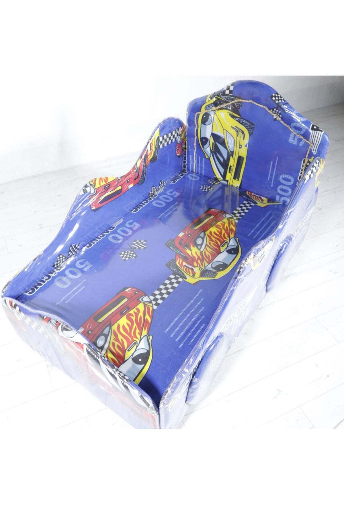 سرير خشبي للأطفال بتصميم سيارة