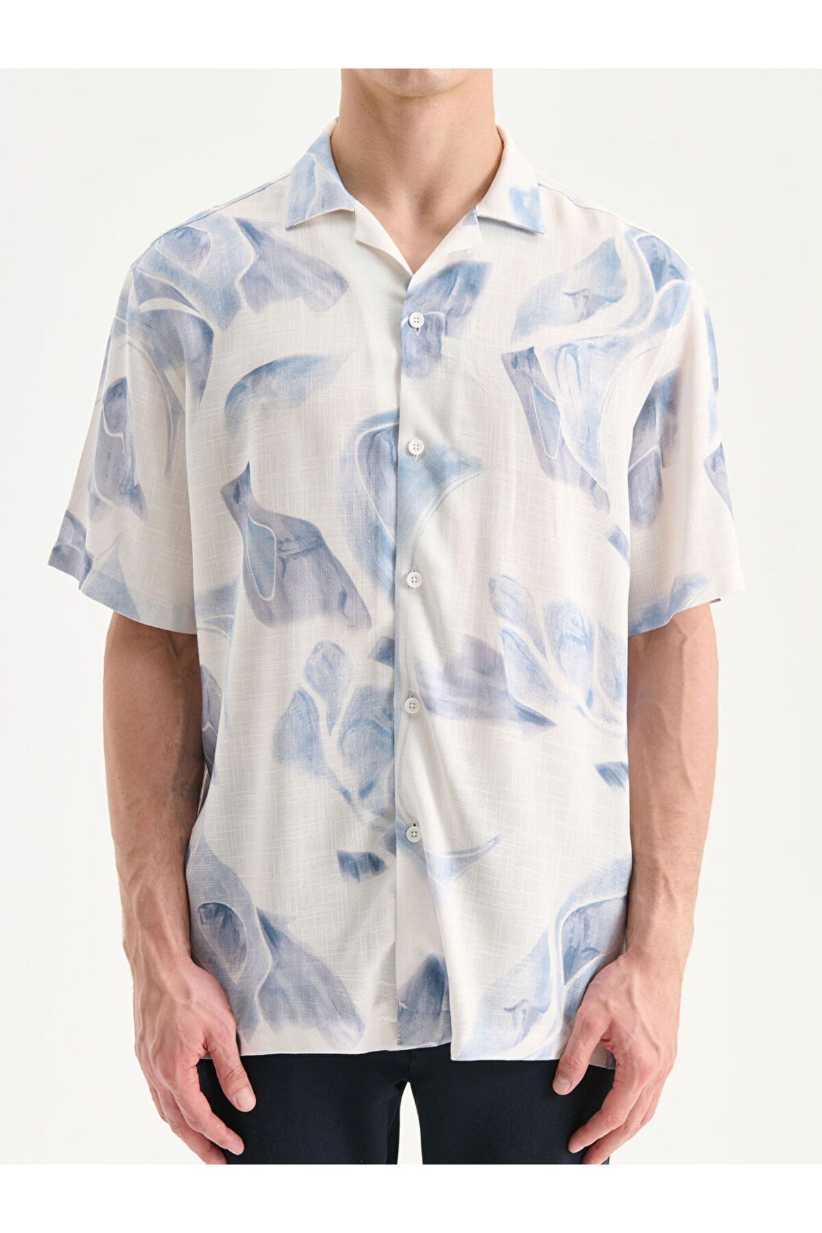 LC Waikiki-Create Your Style from Uzg Store |   Regular Fit Short Sleeve Patterned Viscose Men's Shirt 3