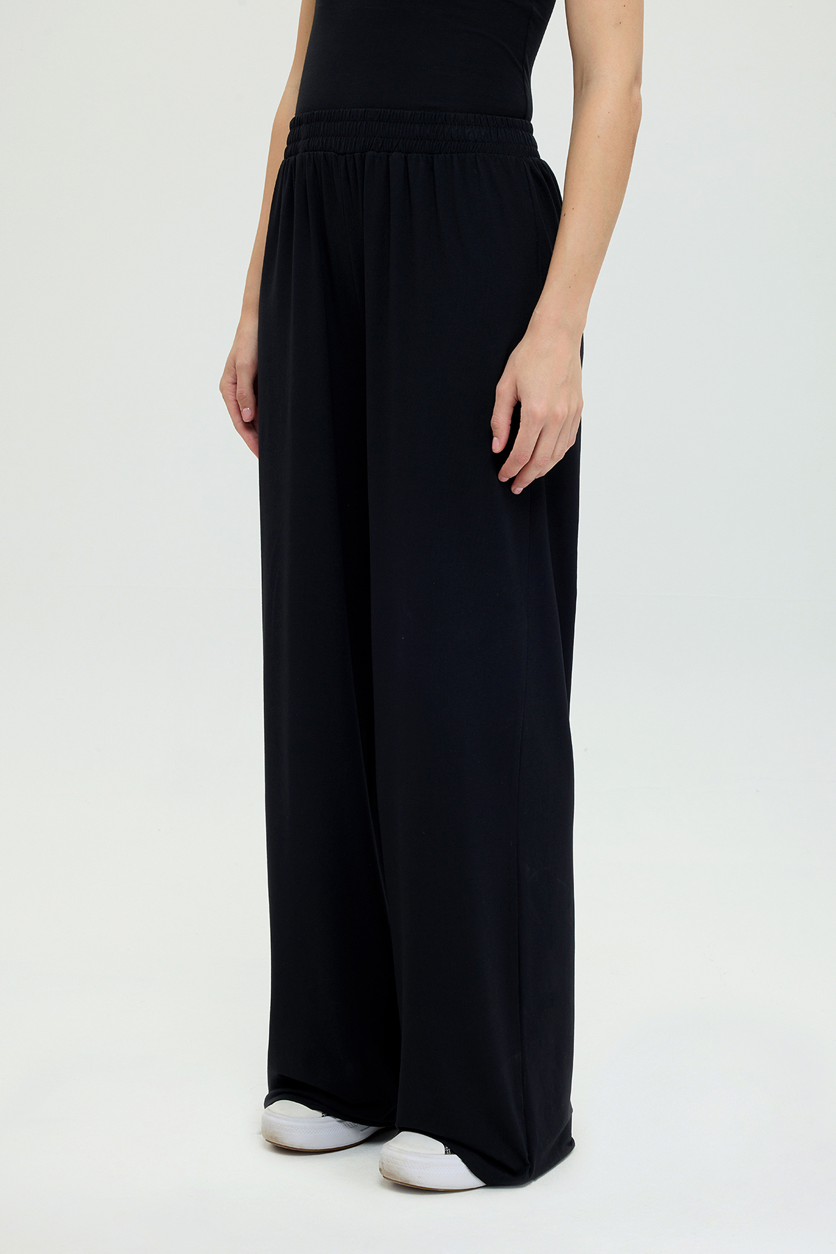 SHEISMONO Ultra Soft Düz Kesim Bol Pantolon Siyah görsel 4
