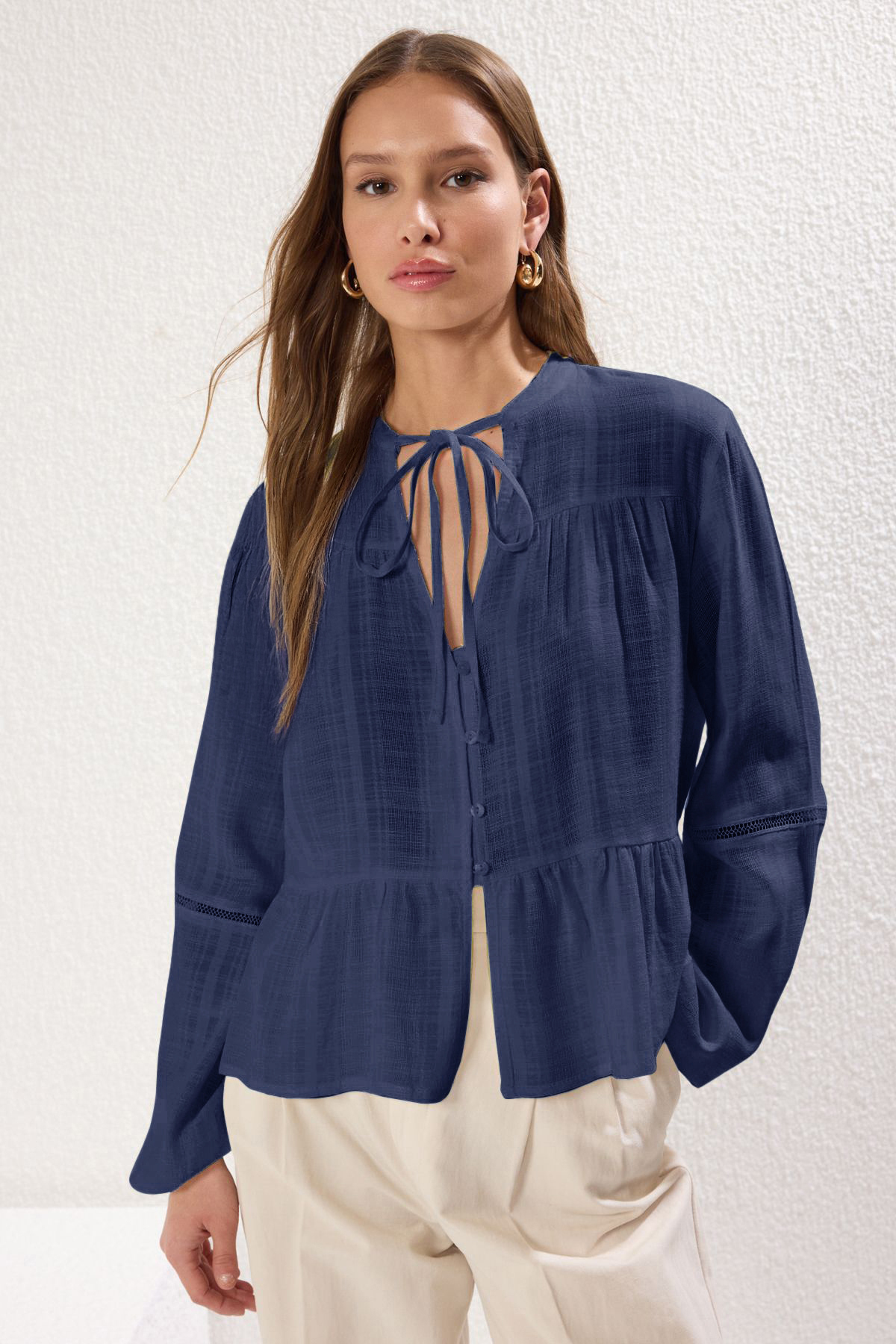 Trendyolmilla  Lacivert Pamuklu Dokulu Kolda Dantelli Oversize Boho Dokuma Gömlek TWOSS25GO00038 - Görsel 2