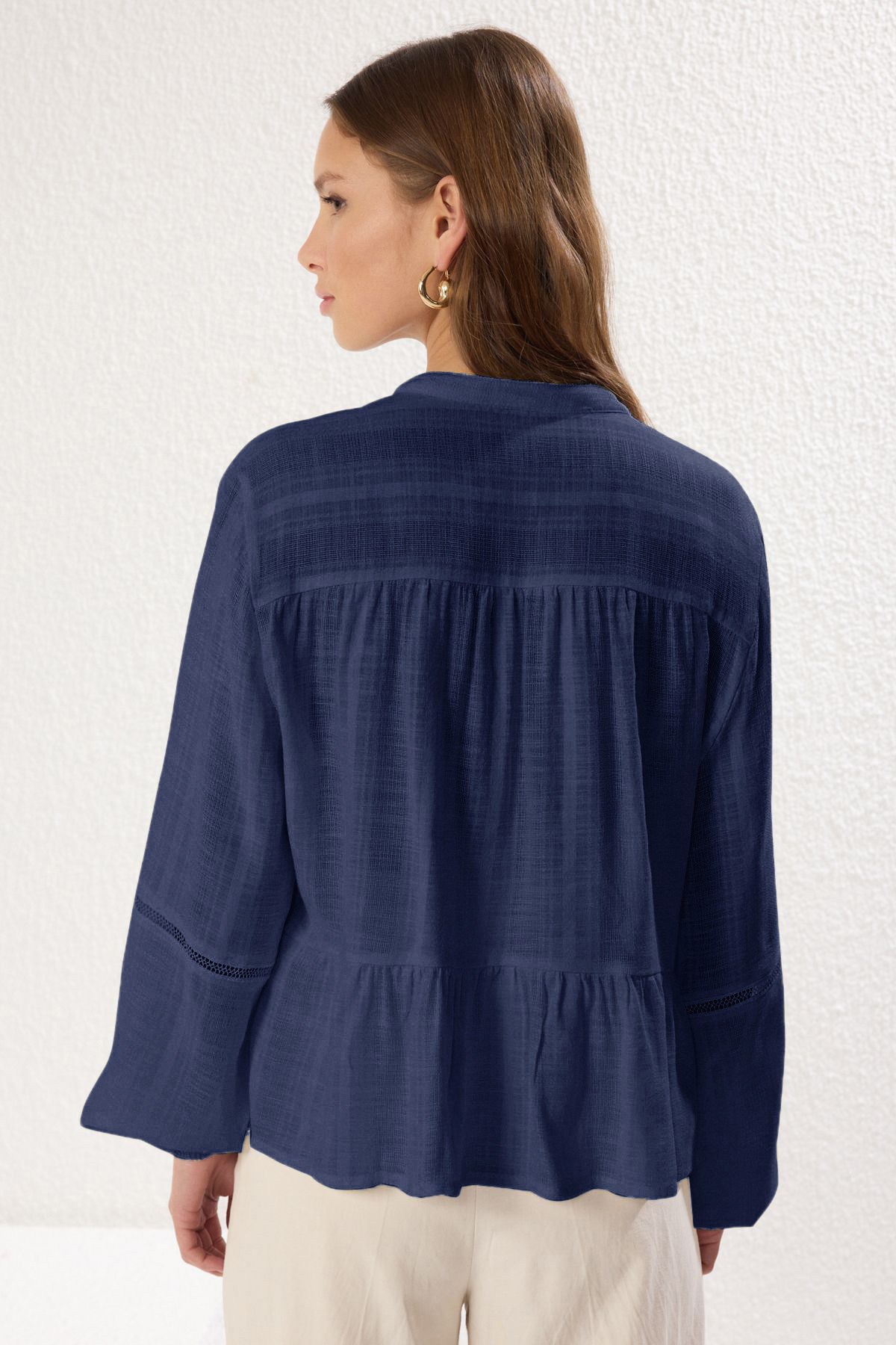 Trendyolmilla  Lacivert Pamuklu Dokulu Kolda Dantelli Oversize Boho Dokuma Gömlek TWOSS25GO00038 - Görsel 5