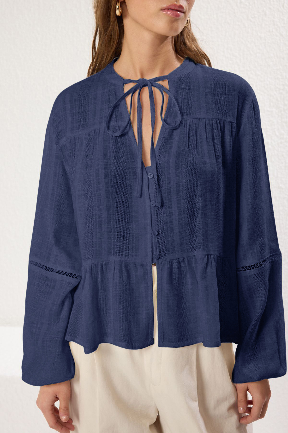 Trendyolmilla  Lacivert Pamuklu Dokulu Kolda Dantelli Oversize Boho Dokuma Gömlek TWOSS25GO00038 - Görsel 3