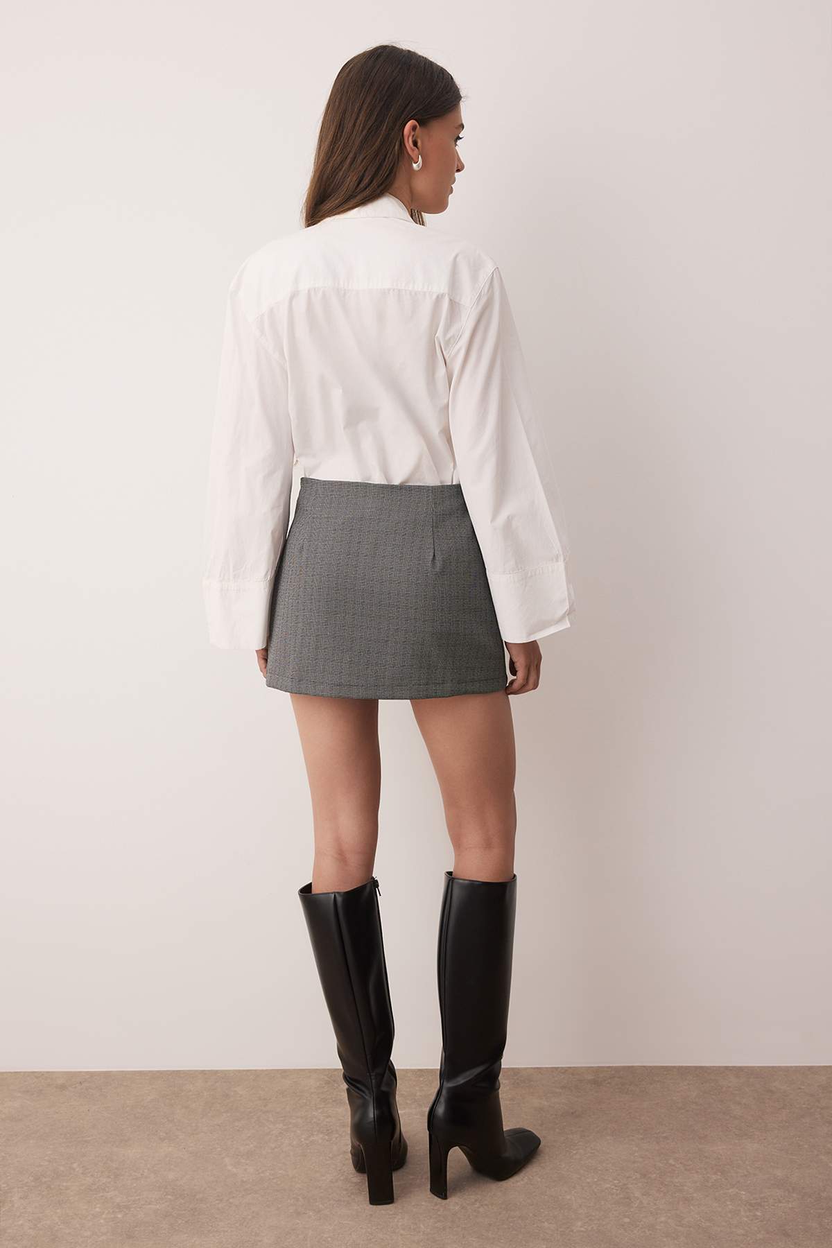 Trendyolmilla  Antrasit Ekoseli Mini Cep Detaylı Etek Görünümlü Şort & Bermuda TWOAW26SR00025 - Görsel 4