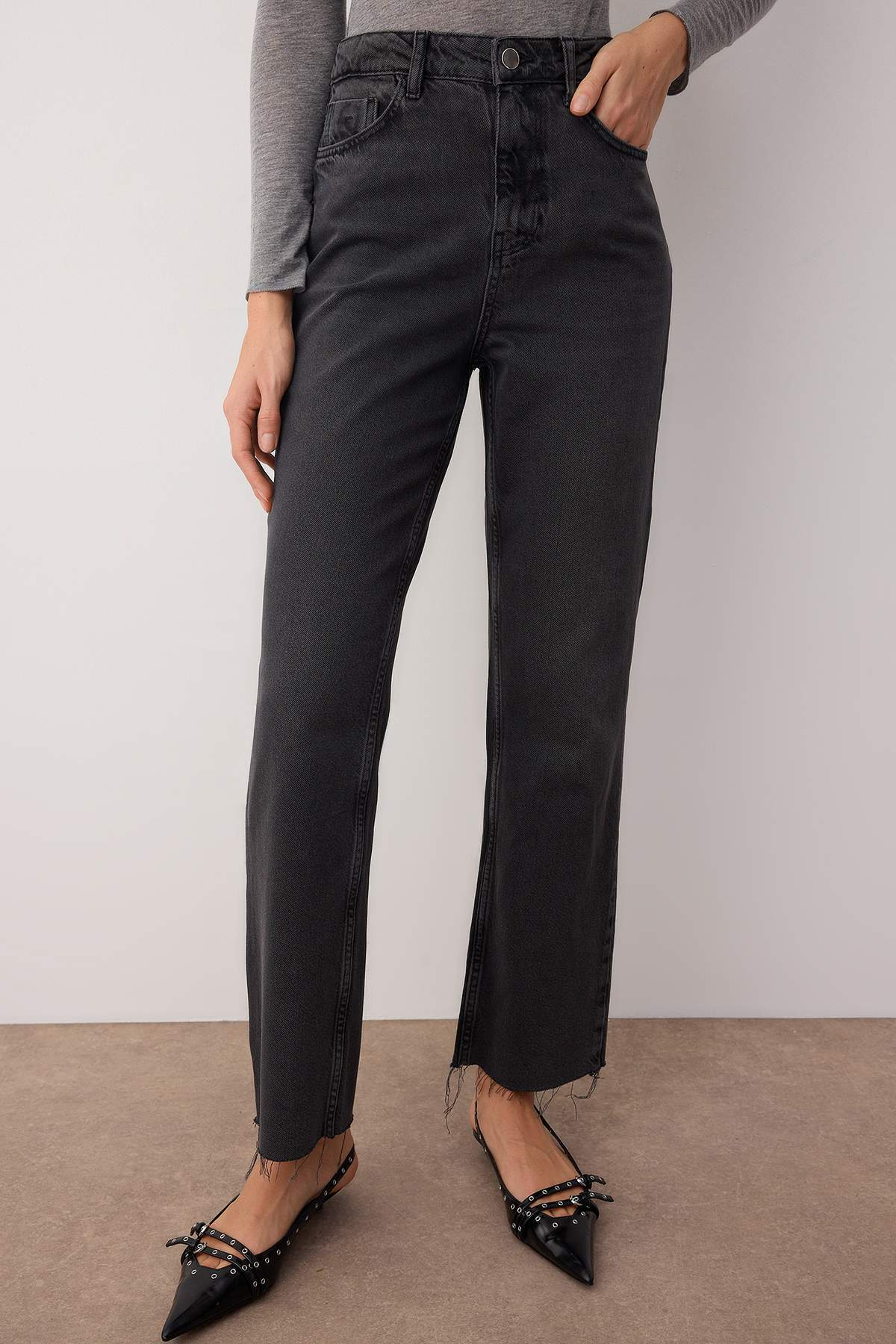 Trendyolmilla  Antrasit Yüksek Bel Straight Düz Paça Jeans TWOAW26JE00185 - Görsel 3