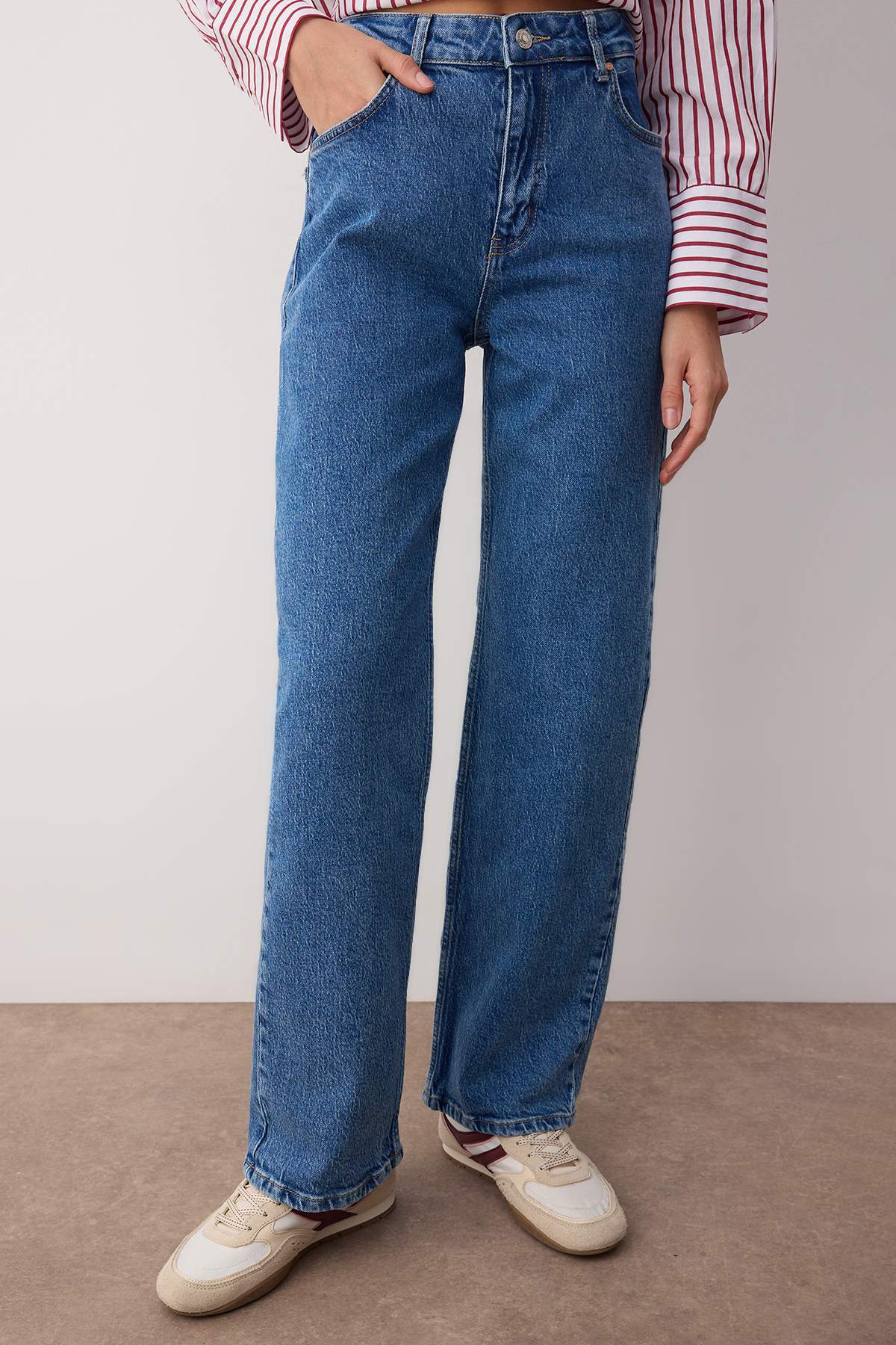 Trendyolmilla  Mavi Yüksek Bel Comfort Yeni Straight Jeans TWOAW26JE00148 - Görsel 4
