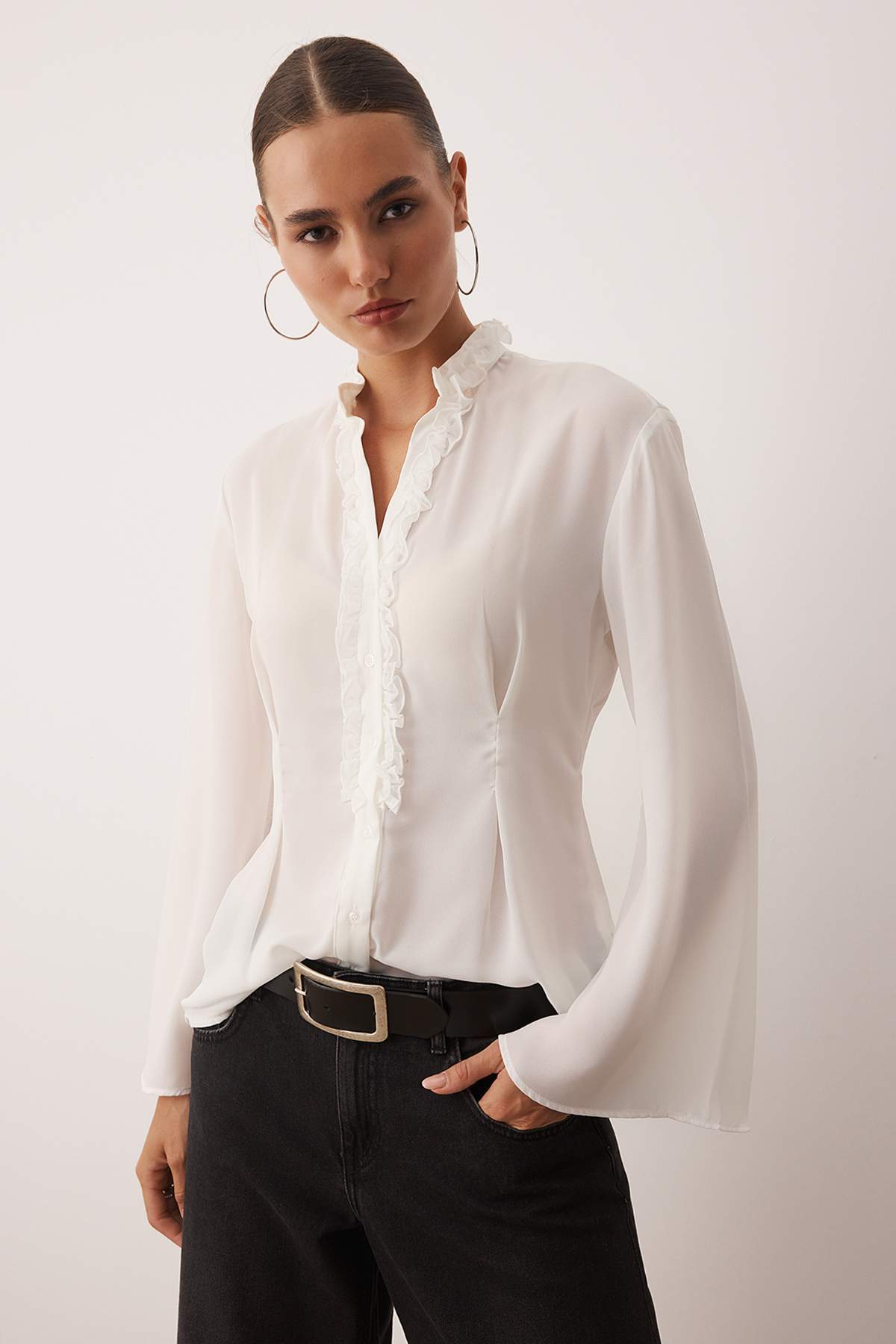 Trendyolmilla  Beyaz Hakim Yaka Fırfır Detaylı Boho Gömlek TWOAW26GO00023 - Görsel 2