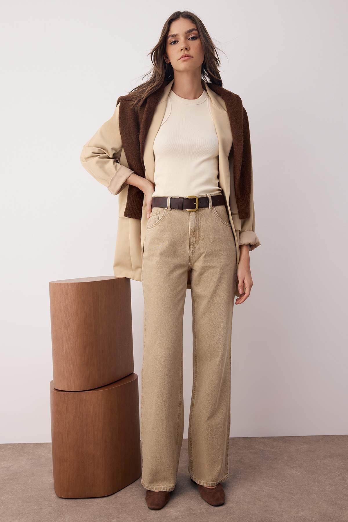 Trendyol Collection Beigefarbene Vintage-Waschung mit hoher Taille und weitem...