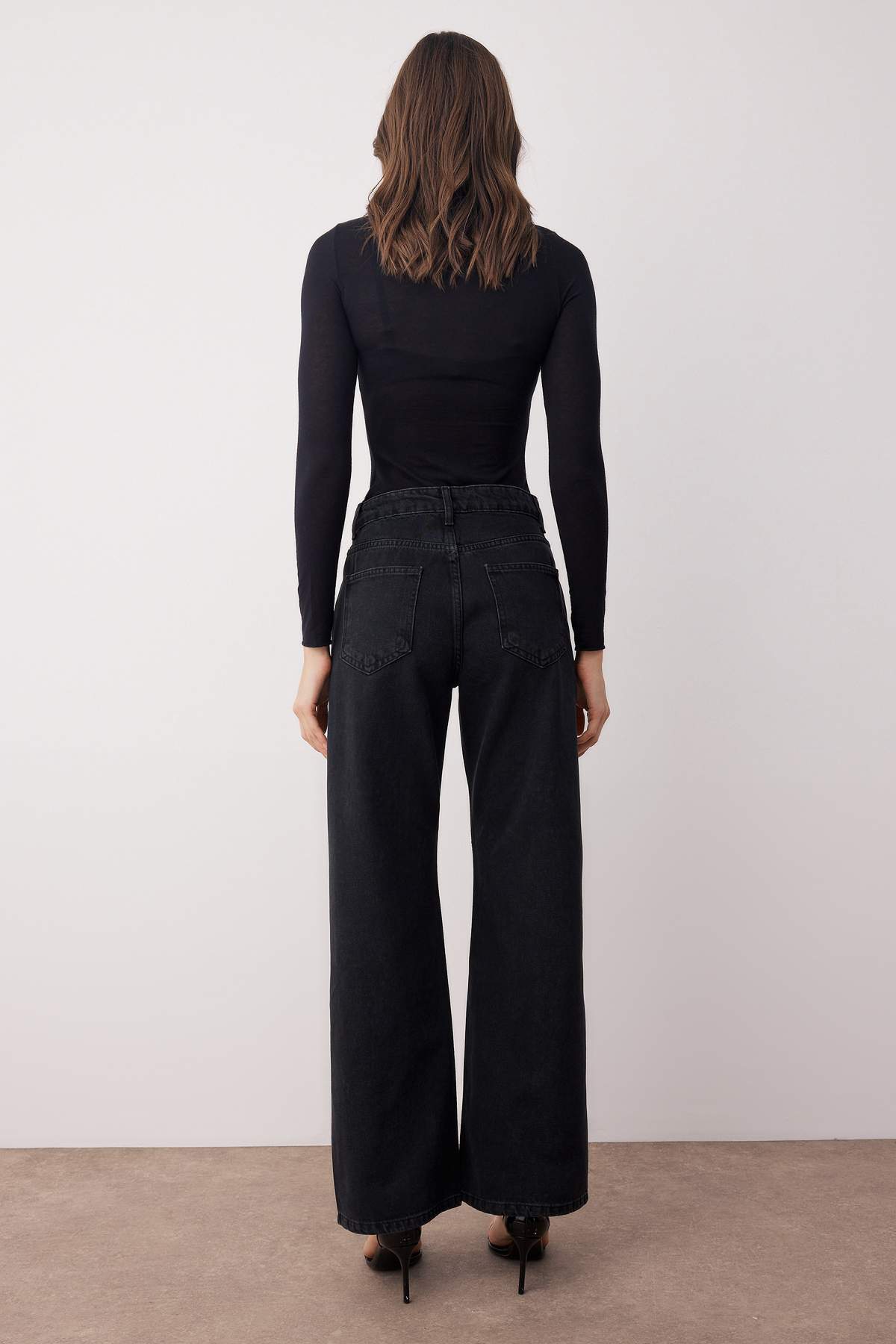 Trendyolmilla  Siyah Yüksek Bel Taş Detaylı Geniş Paça Wide Leg Jeans TWOAW26JE00116 - Görsel 4