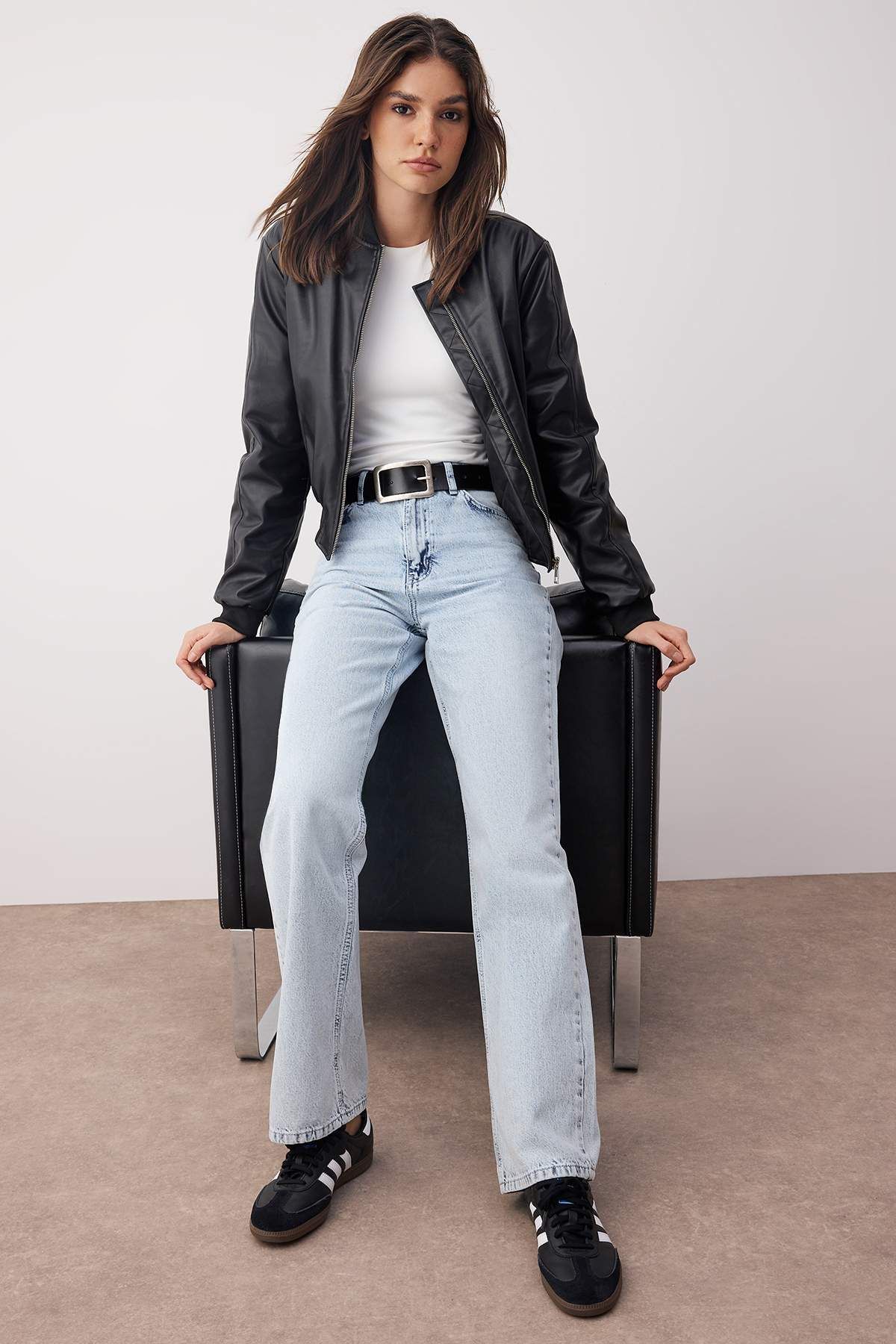 Trendyol Collection-Niebieskie jeansy z wysokim stanem i szerokimi nogawkami TWOSS22JE0242 1