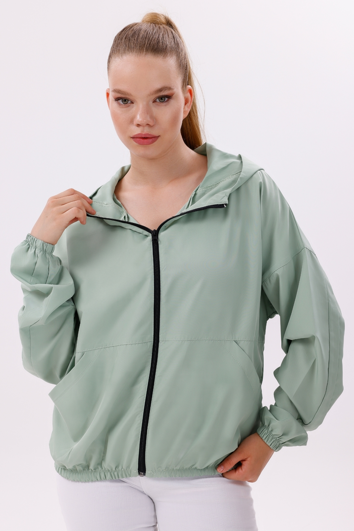 freemen  Kadın Su Yeşili Kapüşonlu Şık ve Rahat Tasarımlı Rüzgar Geçirmez Mevsimlik Yağmurluk - Görsel 3