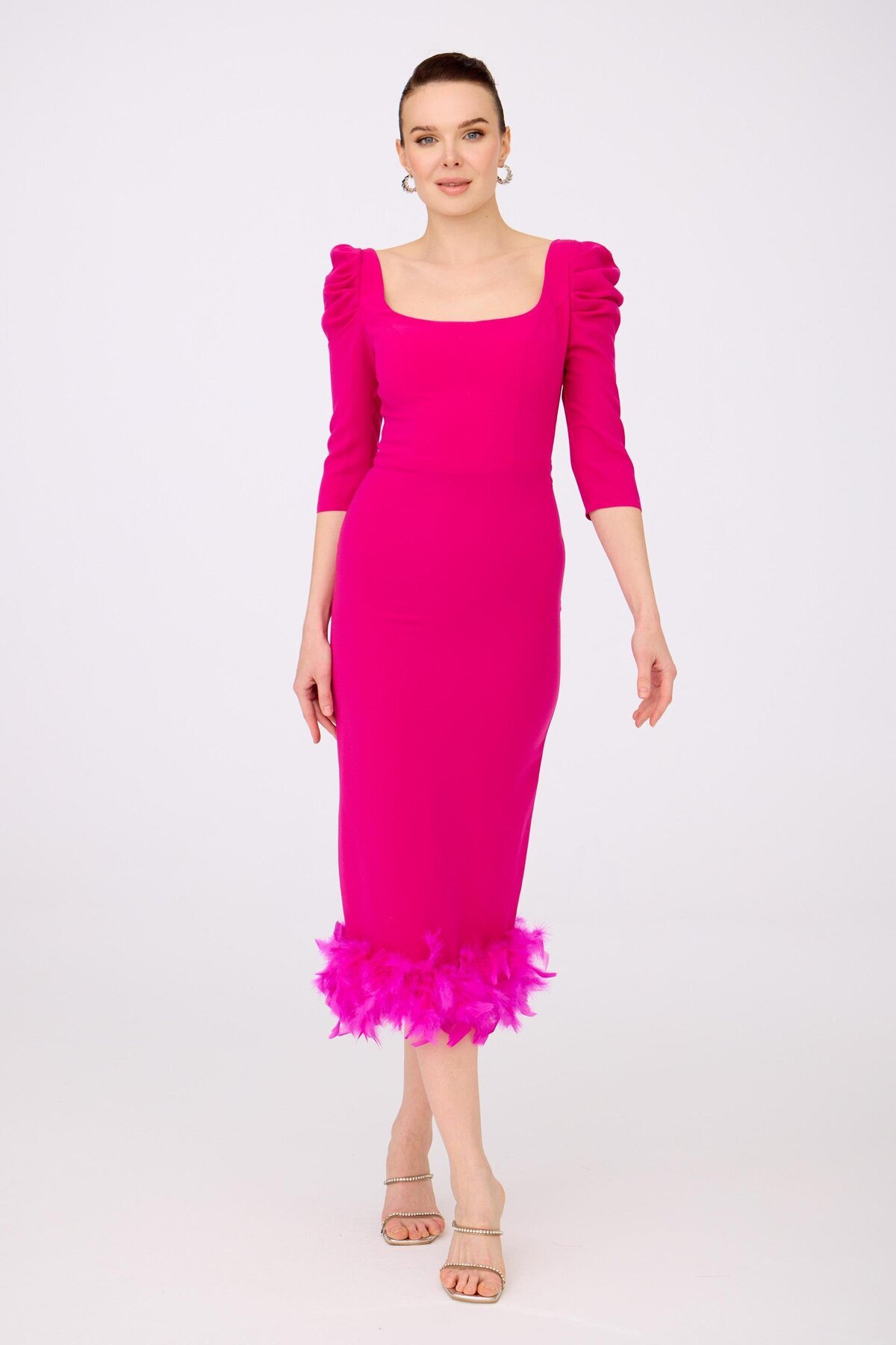 Carmen-Fuchsiafarbenes Midi-Abschlussballkleid mit Krepprock und Federn 3