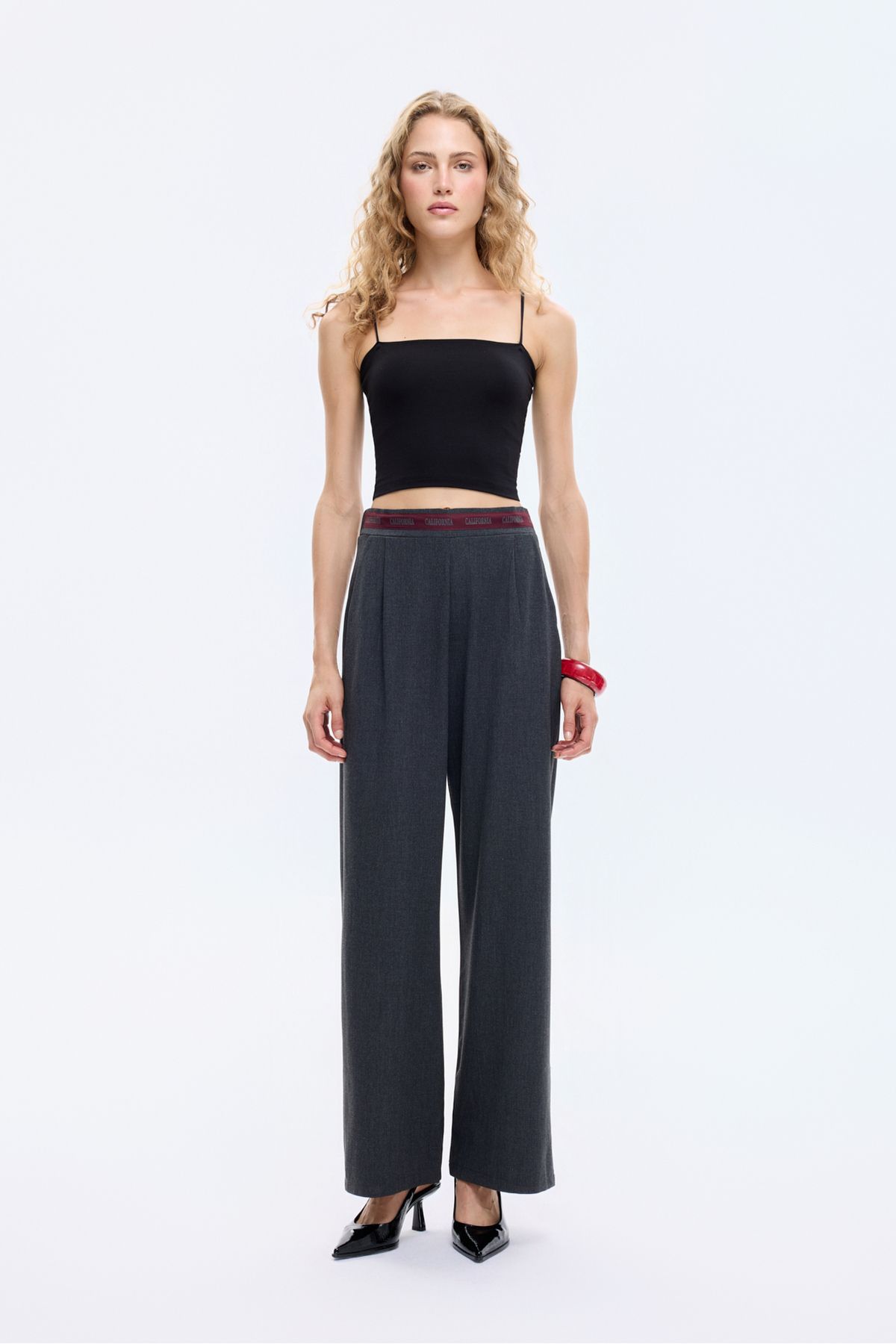 Quzu-Black Basic Crop Undershirt - Hanging 4