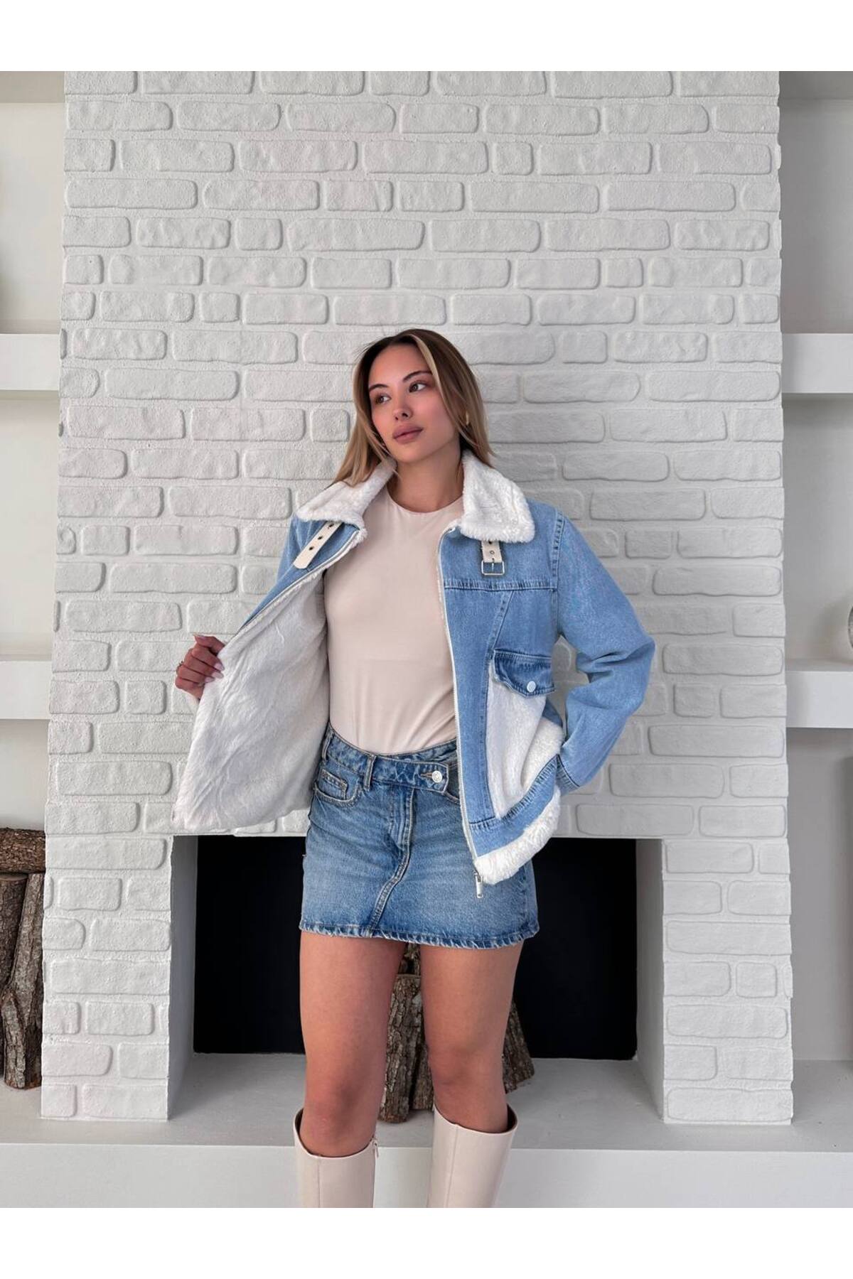 Manteau en jean avec ceinture et détails en fourrure pour femme - Görsel 5