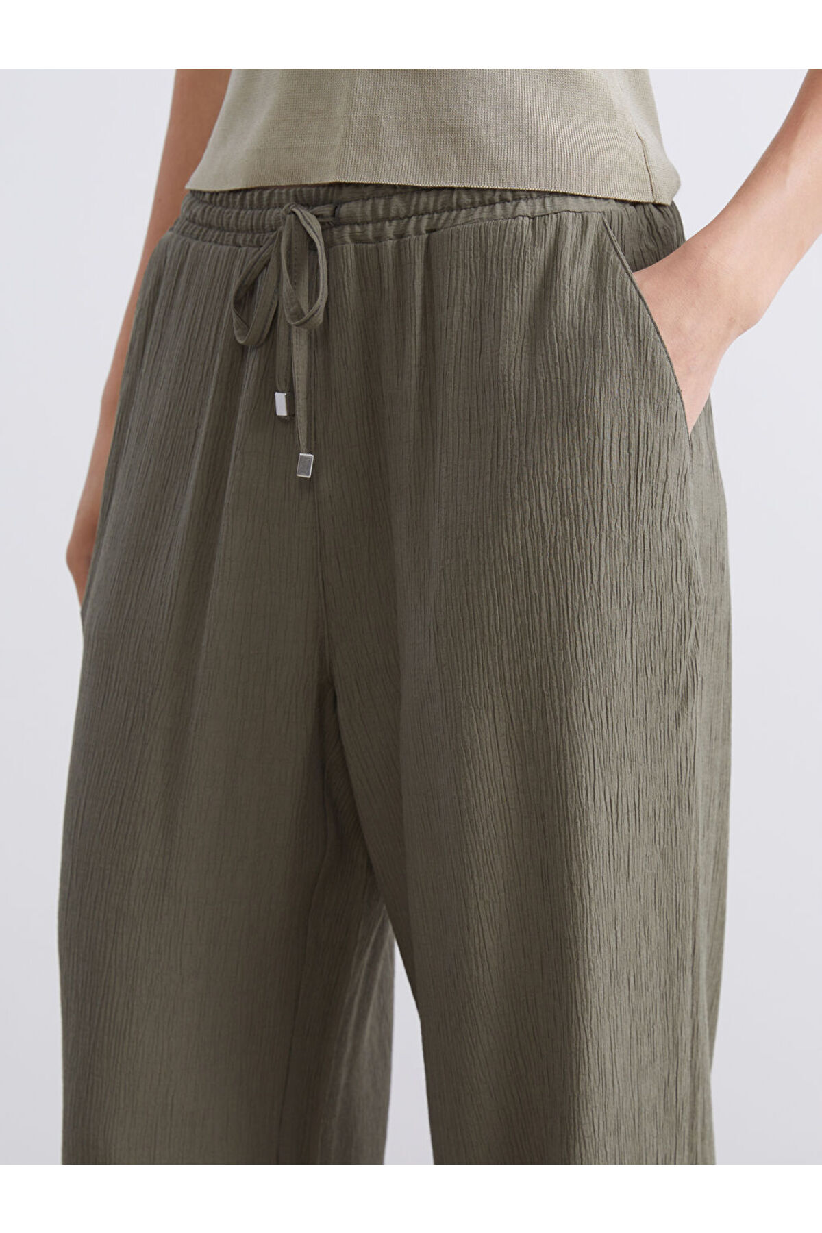 LC Waikiki-Create Your Style from Uzg Store |   Textured Women's Trousers with Elastic Waist 4
