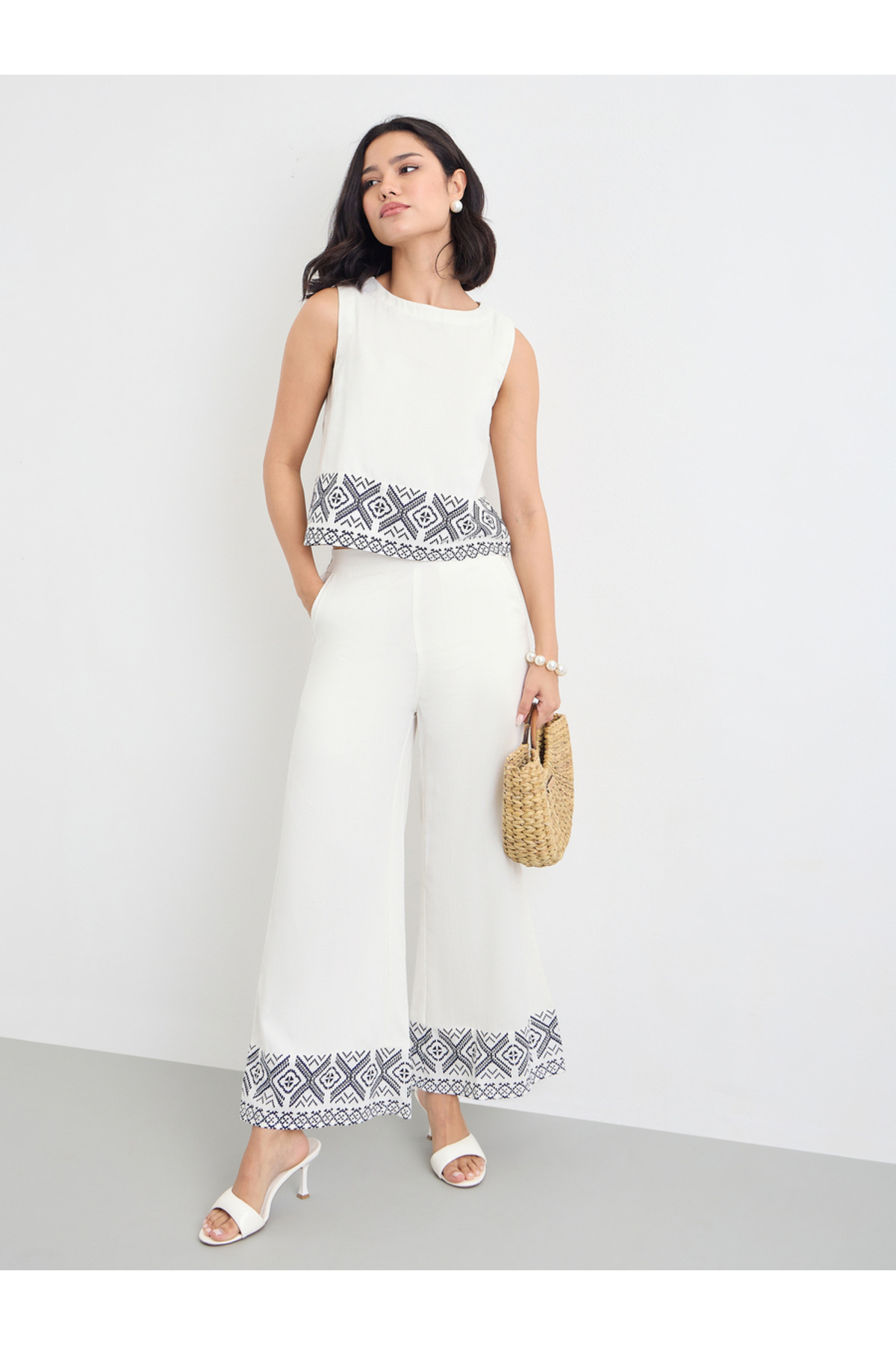 Styli Women Border Print Sleeveless Top and Pants Co-Ords