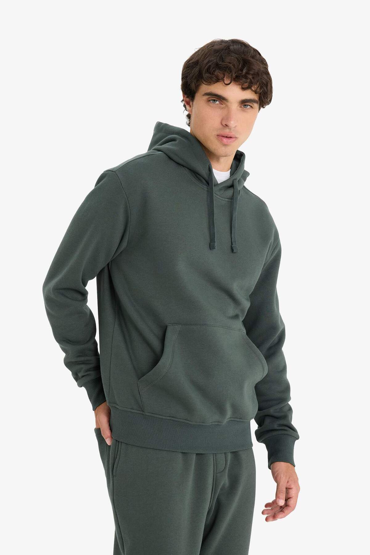 Defacto  Regular Fit Kapüşonlu İçi Yumuşak Tüylü Kanguru Cepli Basic Düz Sweatshirt X8283AZ25AU - Görsel 4
