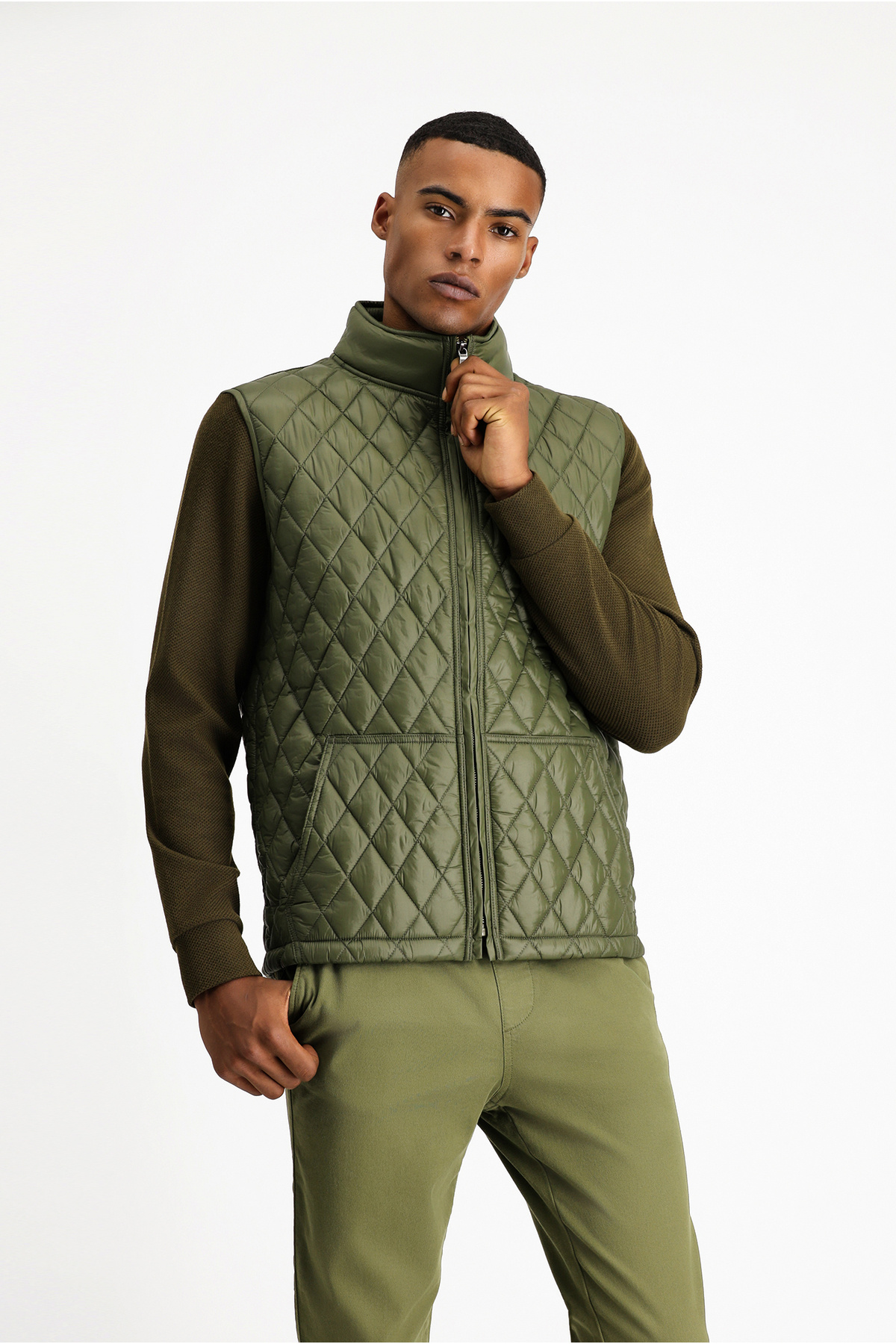 Kiğılı  Dik Yaka Cepli Fermuarlı Kapitone Spor Yelek - Görsel 4