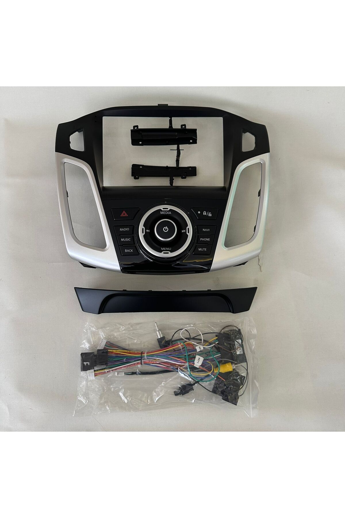 ALCARS FORD FOCUS 3/4 9 İNC MULTİMEDYA ÇERÇEVESİ