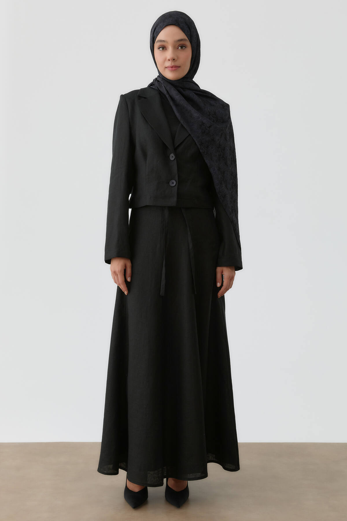 کت و شلوار کتانی مدل کت و دامن کوتاه - مشکی Tuğba