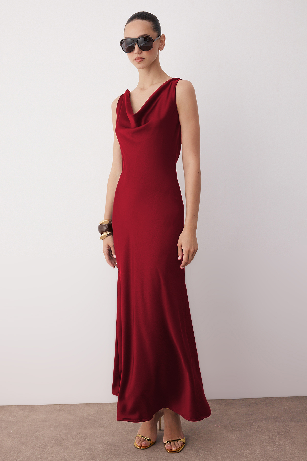 Rotes A-Linien-Satin-Maxi-Kleid mit Degaje-Ausschnitt TPRSS25EL00318