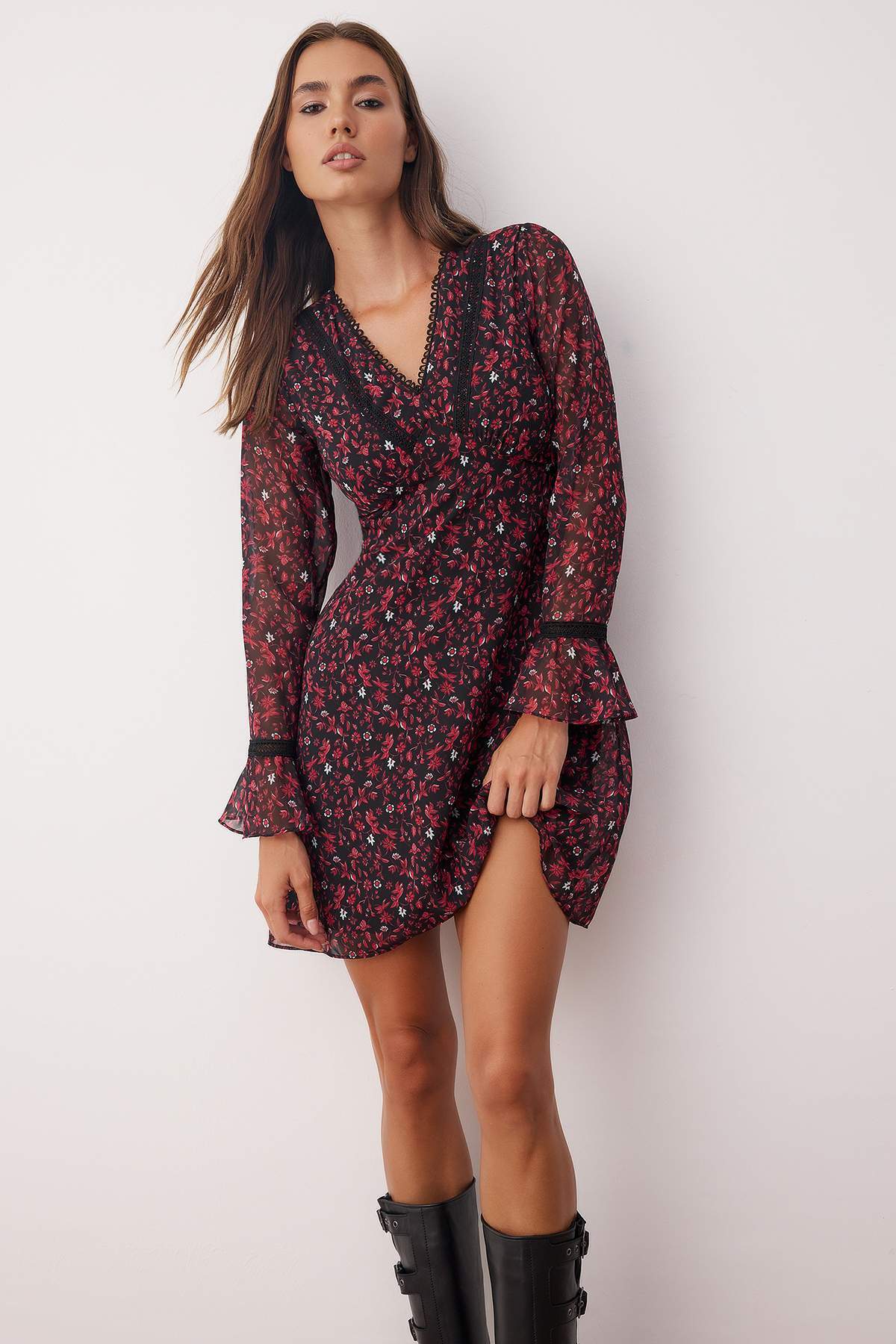 Trendyol Collection Kurzes / Mini-gefüttertes Chiffon-Webkleid mit bordeauxro...