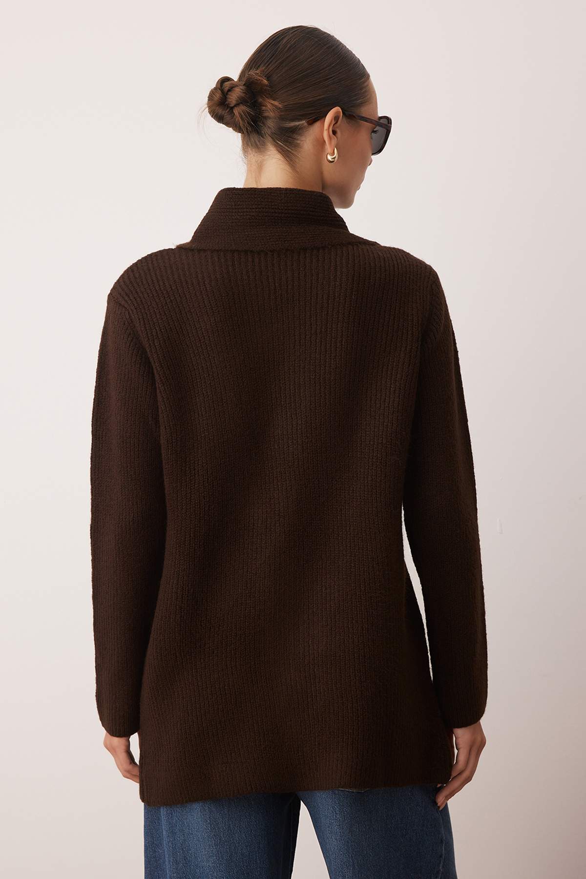 Trendyol Modest Hnědý šálový kardigan Selanik Triko TCTAW26TH00002