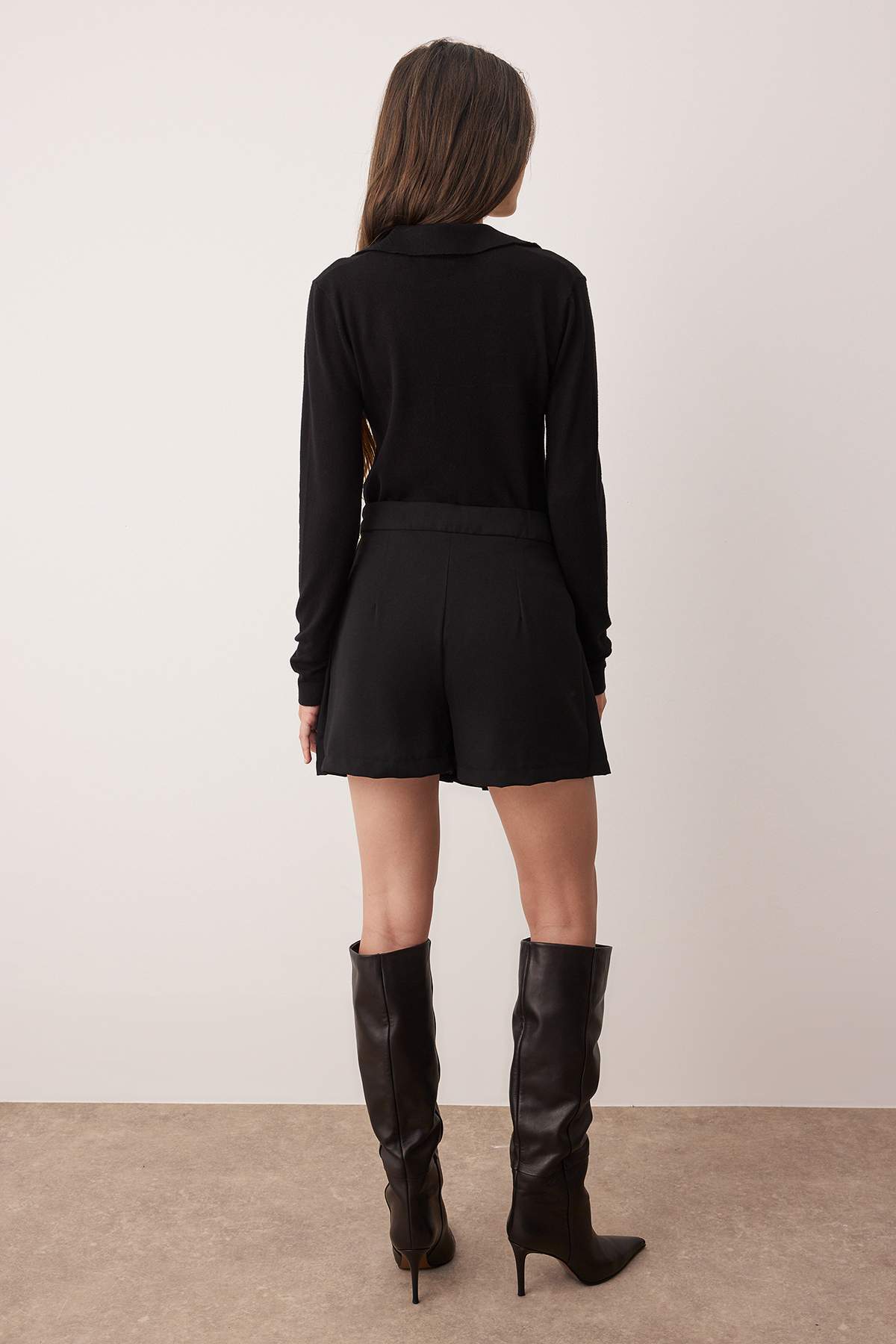 Trendyolmilla  Siyah Pilili Mini Düğmeli Şort Etek Şort & Bermuda TWOAW26SR00005 - Görsel 6