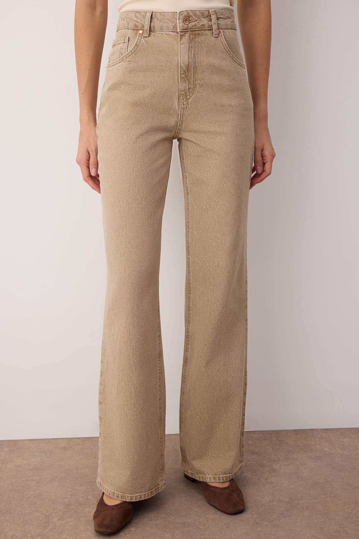 Trendyolmilla  Bej Yüksek Bel Vintage Yıkama Geniş Paça Wide Leg %100 Pamuk Non-Stretch Jeans TWOAW26JE00125 - Görsel 3