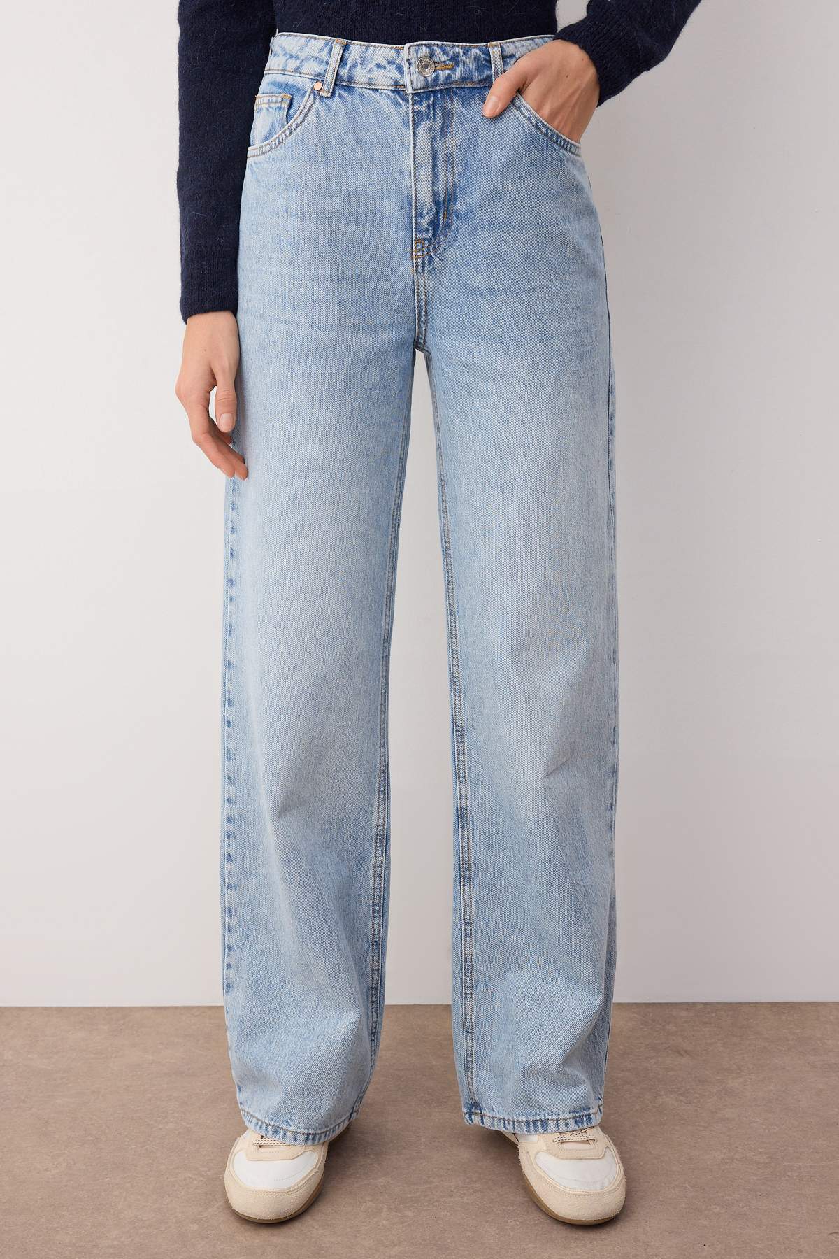 Trendyolmilla  Açık Mavi Yüksel Bel Geniş Paça Wide Leg %100 Pamuk Non-Stretch Jeans TWOAW26JE00074 - Görsel 3