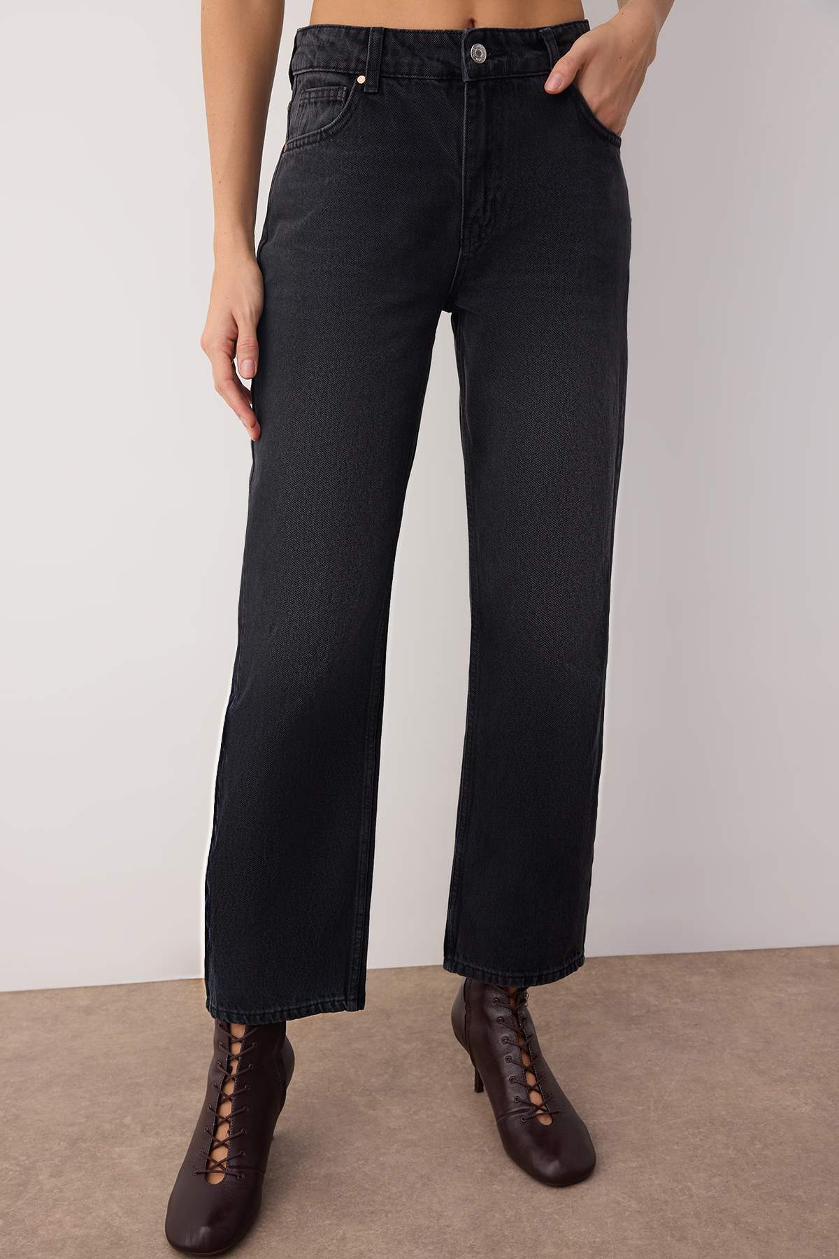 Trendyolmilla  Siyah More Sustainable Normal Bel Yeni Straight Smoke Jeans TWOAW26JE00204 - Görsel 3